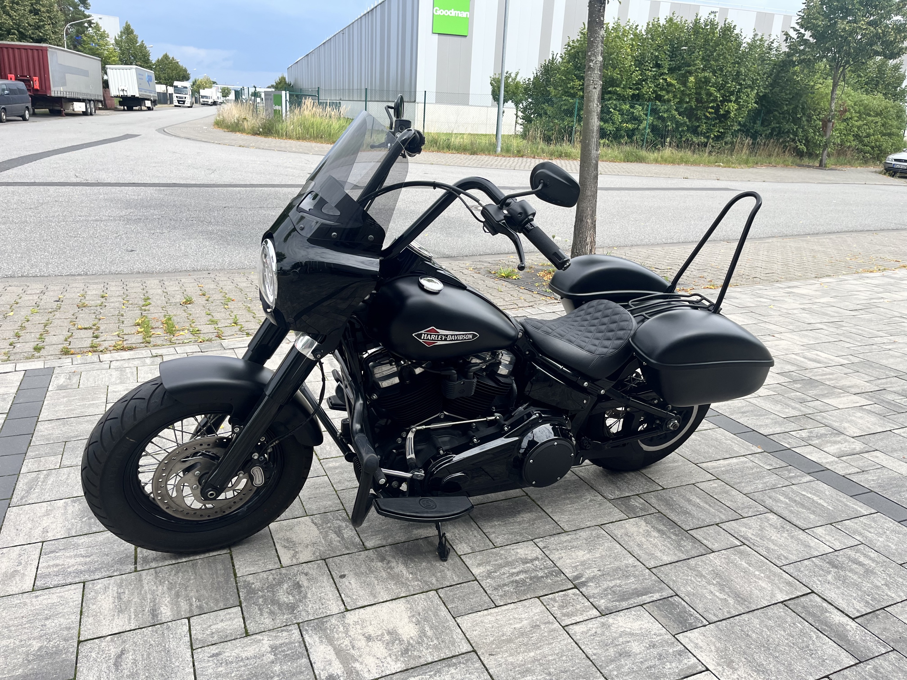 2017 Harley Davidson FLSL Softail Slim mit Jekill & Hyde Anlage 5HD1 + Garantie 2017 Harley Davidson FLSL Softail Slim mit Jekill & Hyde Anlage 5HD1 + Garantie