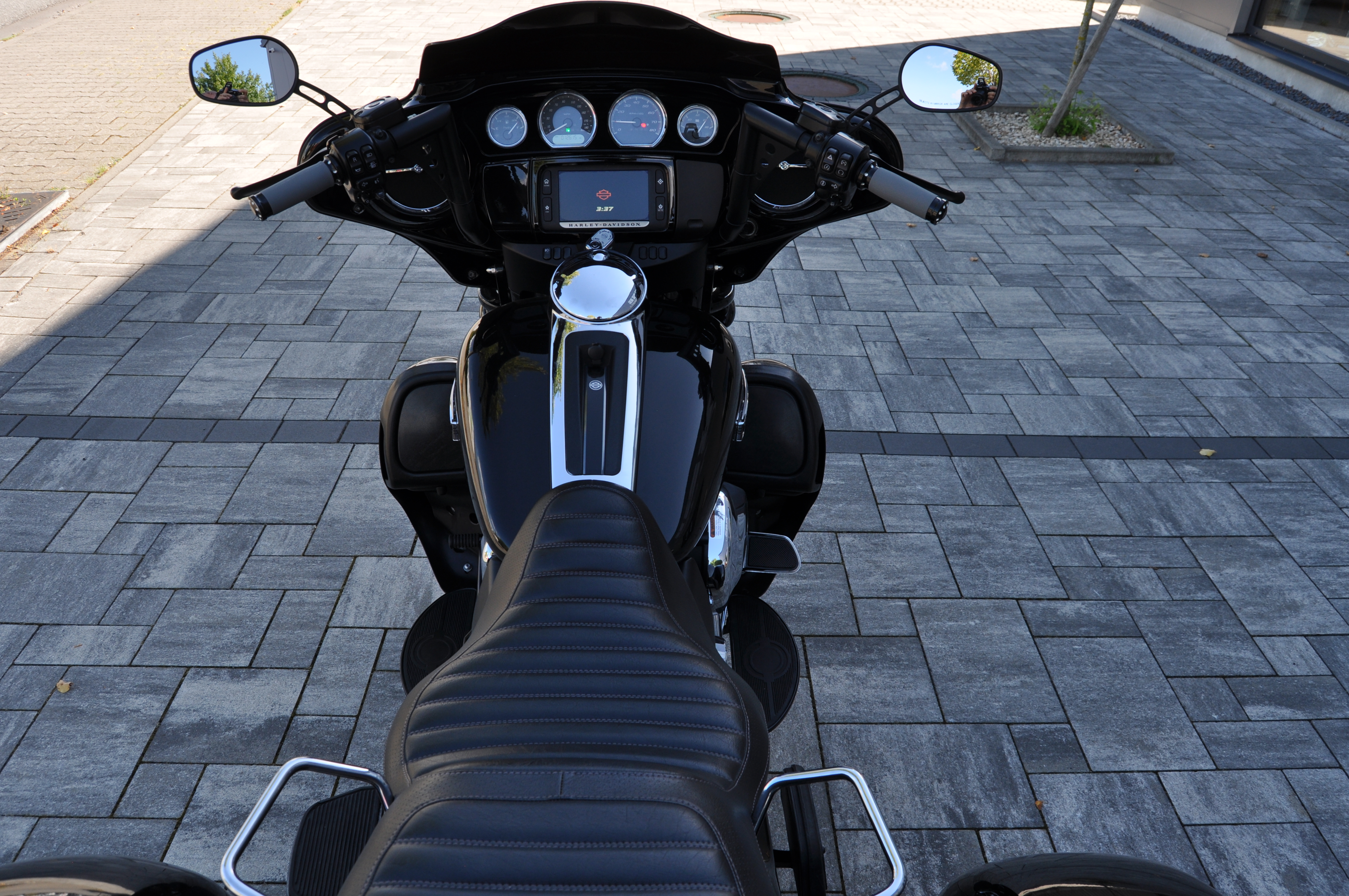 2016 Harley Davidson TRIKE FLHTCUTG Top Zustand erst 12615 km Fanzierung möglich 
