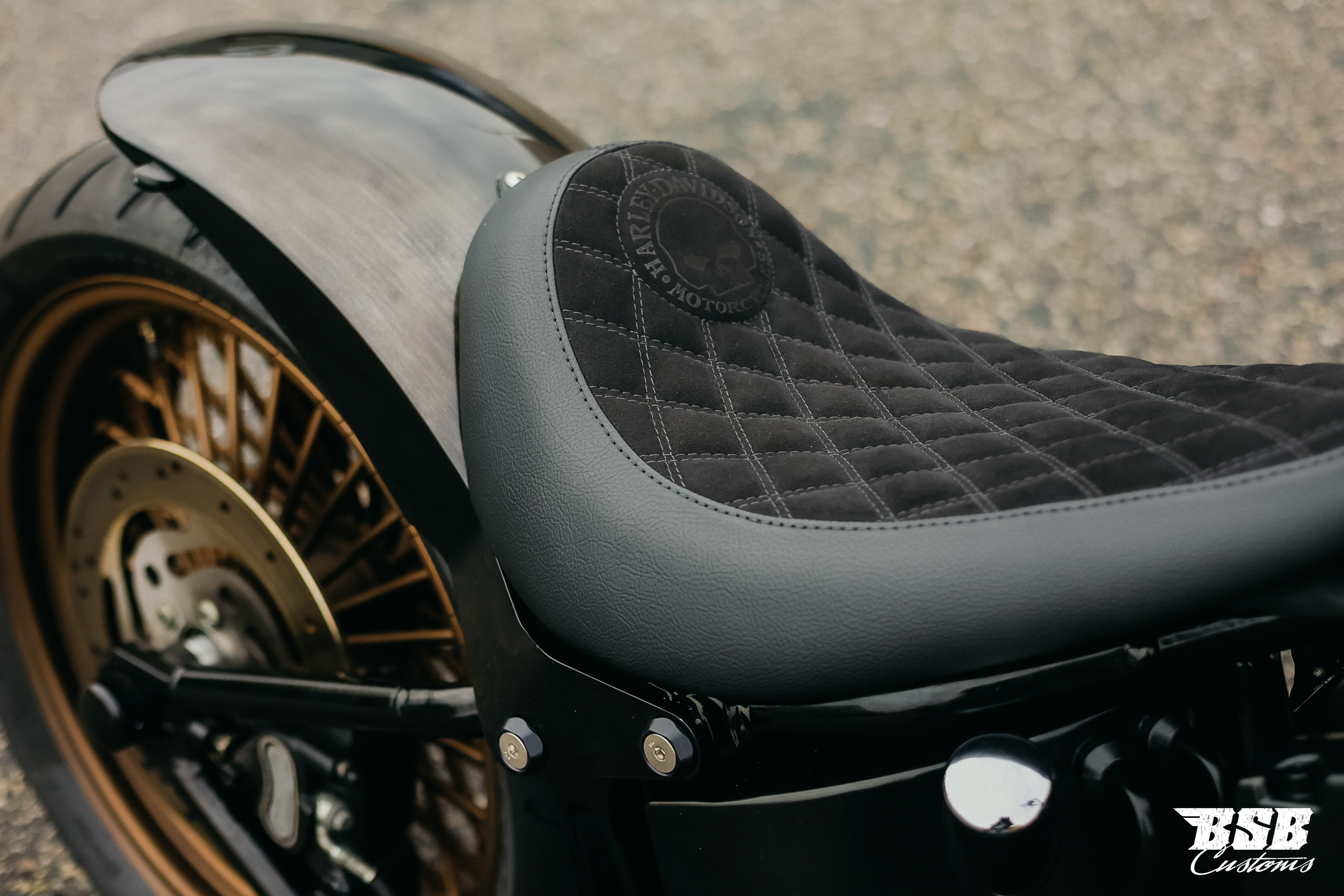 2011 Harley Davidson FLSTC Heritage Softail,viele Extras wie Jekil&Hyde / FAT SPOKE / Airbrush / Ape Hanger ...  Finanzierung möglich 