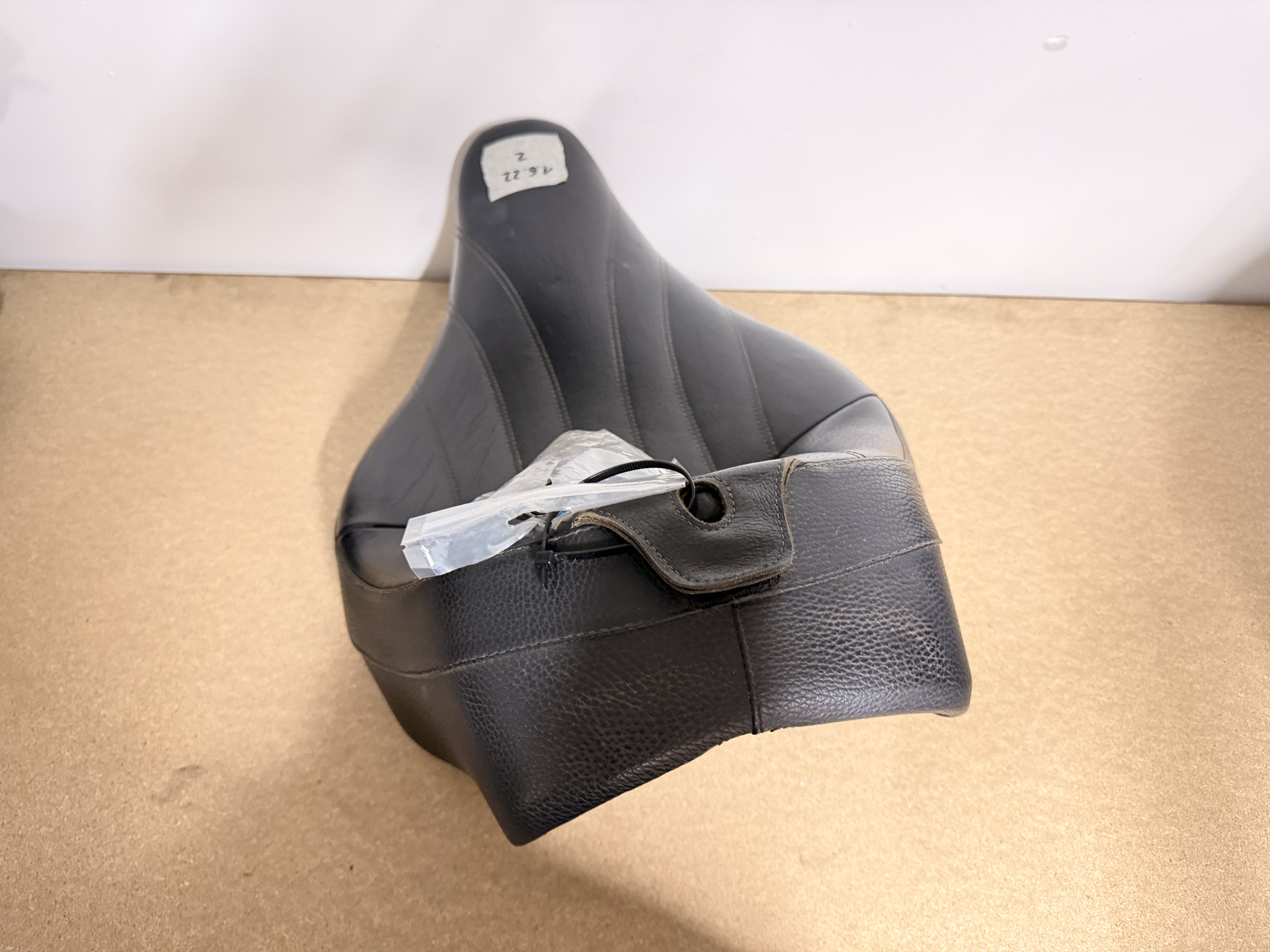 Corbin Classic Solo Sitzbank für Harley Softail Modelle 2011-2015 