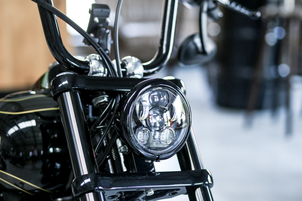 LED 5,75 Zoll schwarz, Standlicht, E-Zulassung für Harley Davidson FXSB BREAKOUT Softail 5 3/4