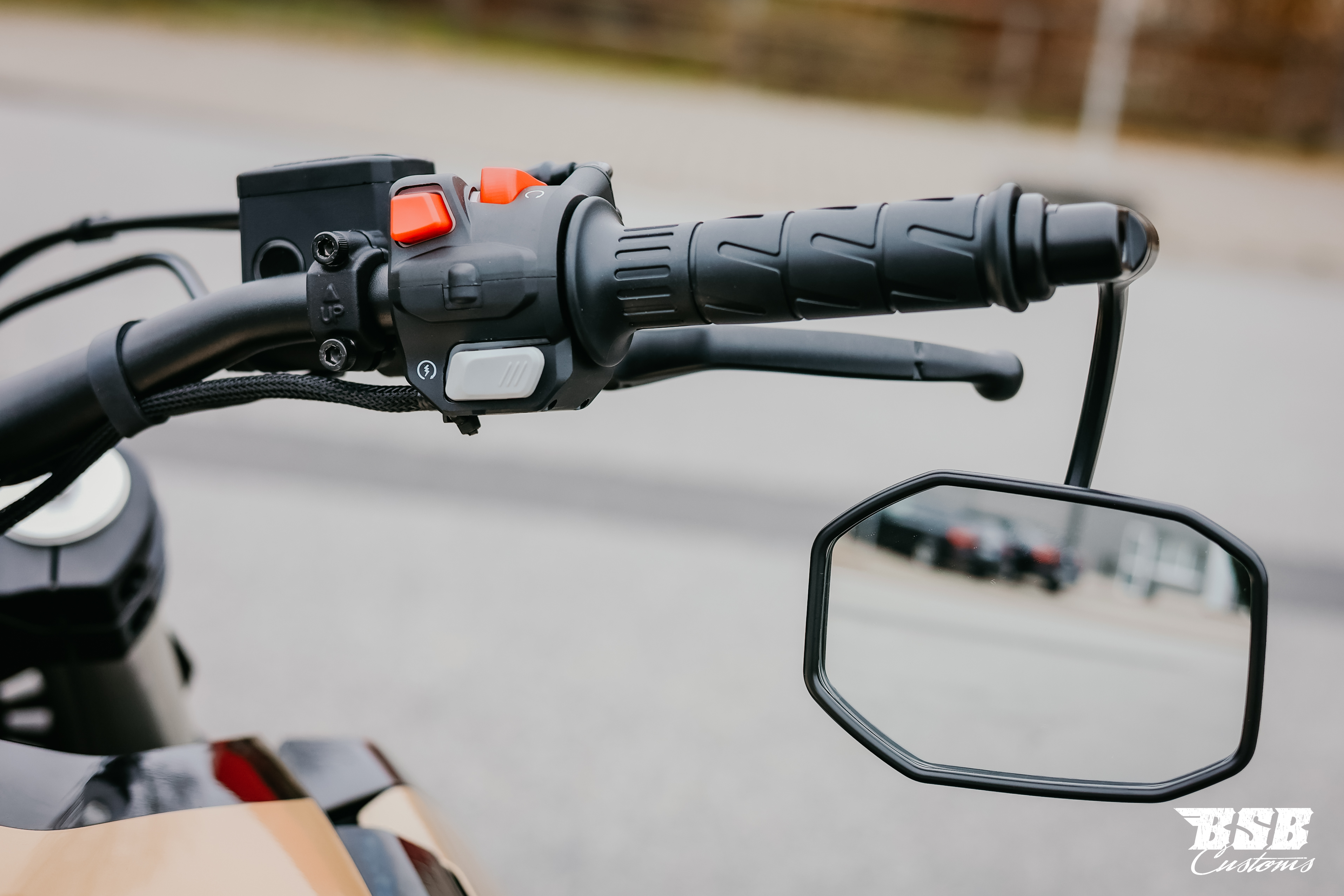 Benda LFC 700 Pro– Airride -300-er Hi-Reifen, ABS / TFT/ Anti-Hopping Kupplung modifiziert, SCHWARZ / GOLD,  NEUFAHRZEUG!!! 