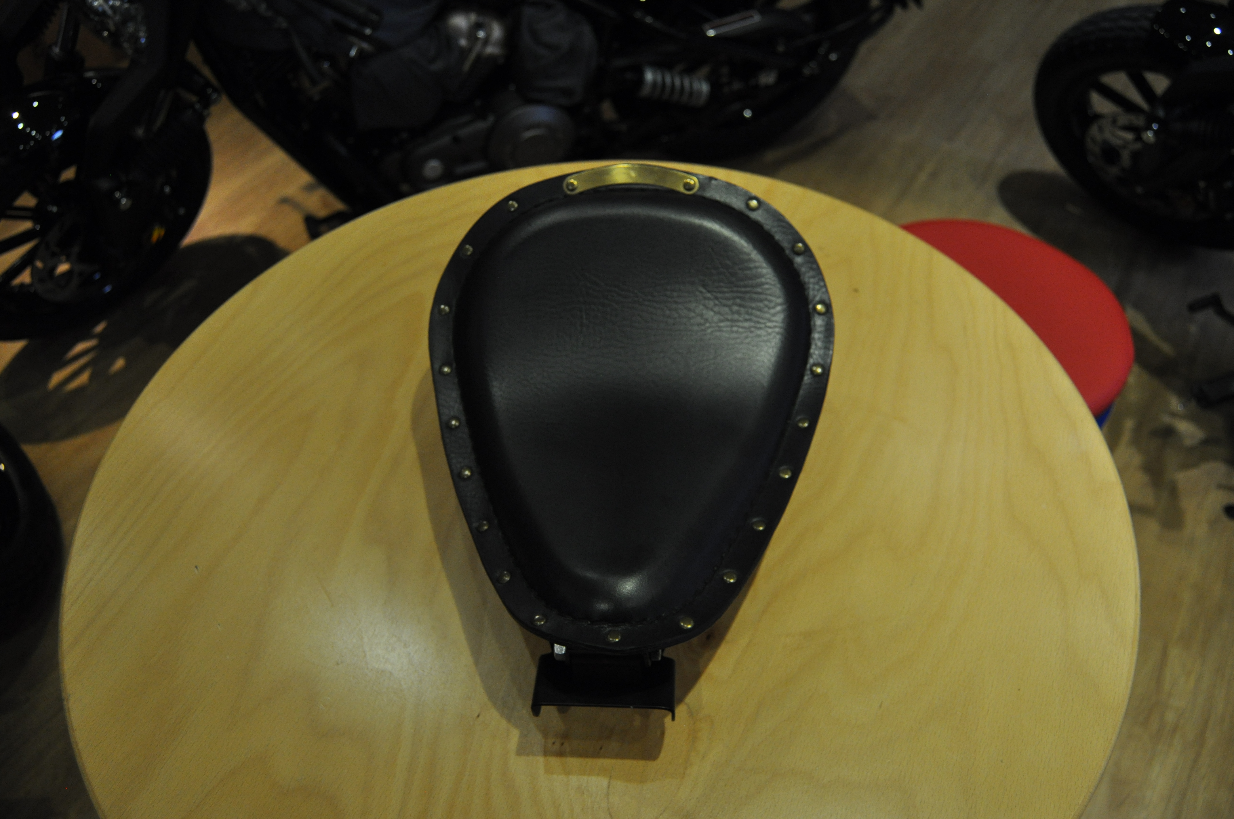 Harley-Davidson® Bobber Solo Seat aus Kunstleder mit Federung – universell passend – klassischer Look