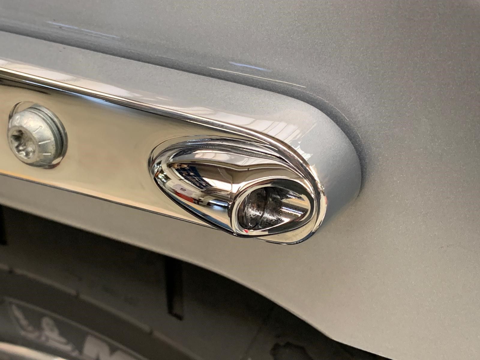 Neowise 3-in-1 Fender Strut Rücklicht / Blinker für Harley M8 Softail  CHROME