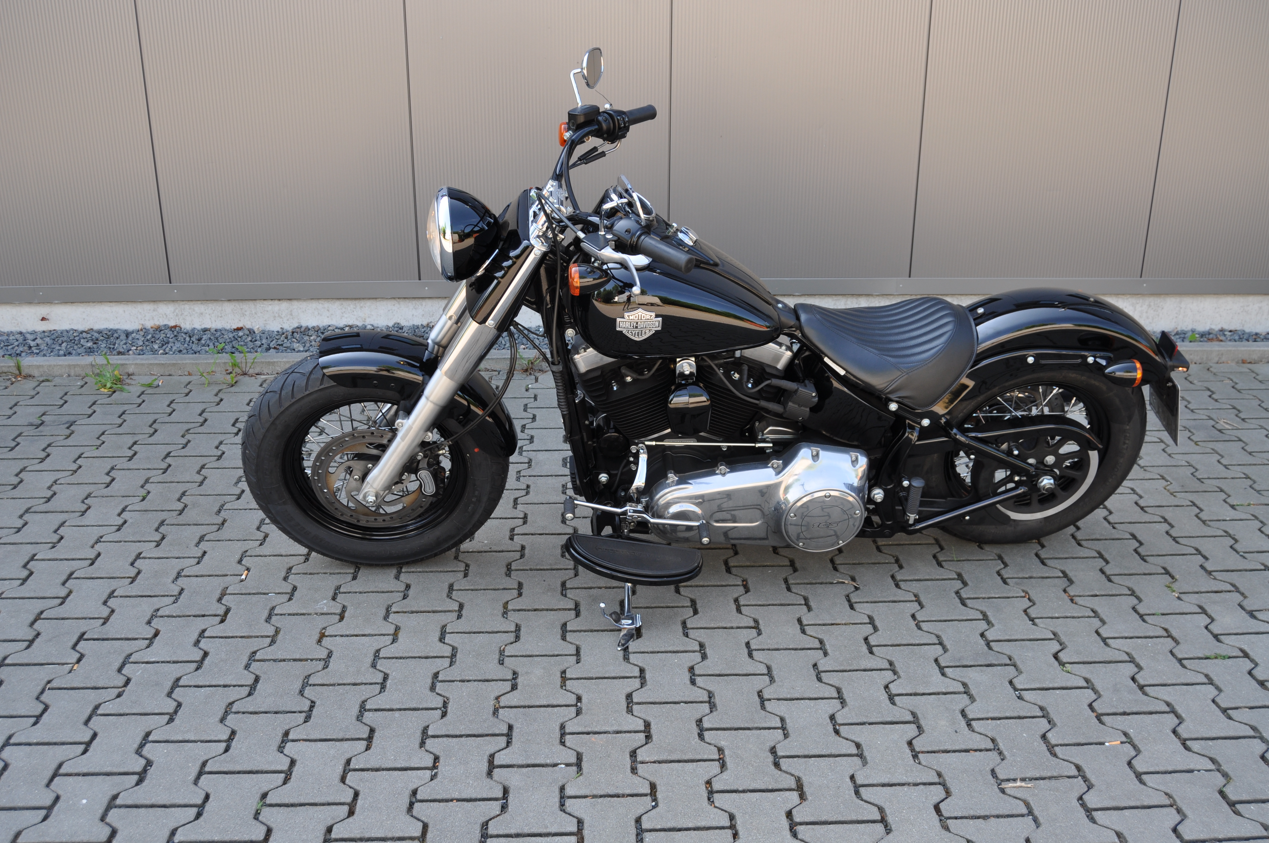 2012  Harley Davidson Softail SLIM  originaler Zustand mit nagelneuen Reifen und Service 