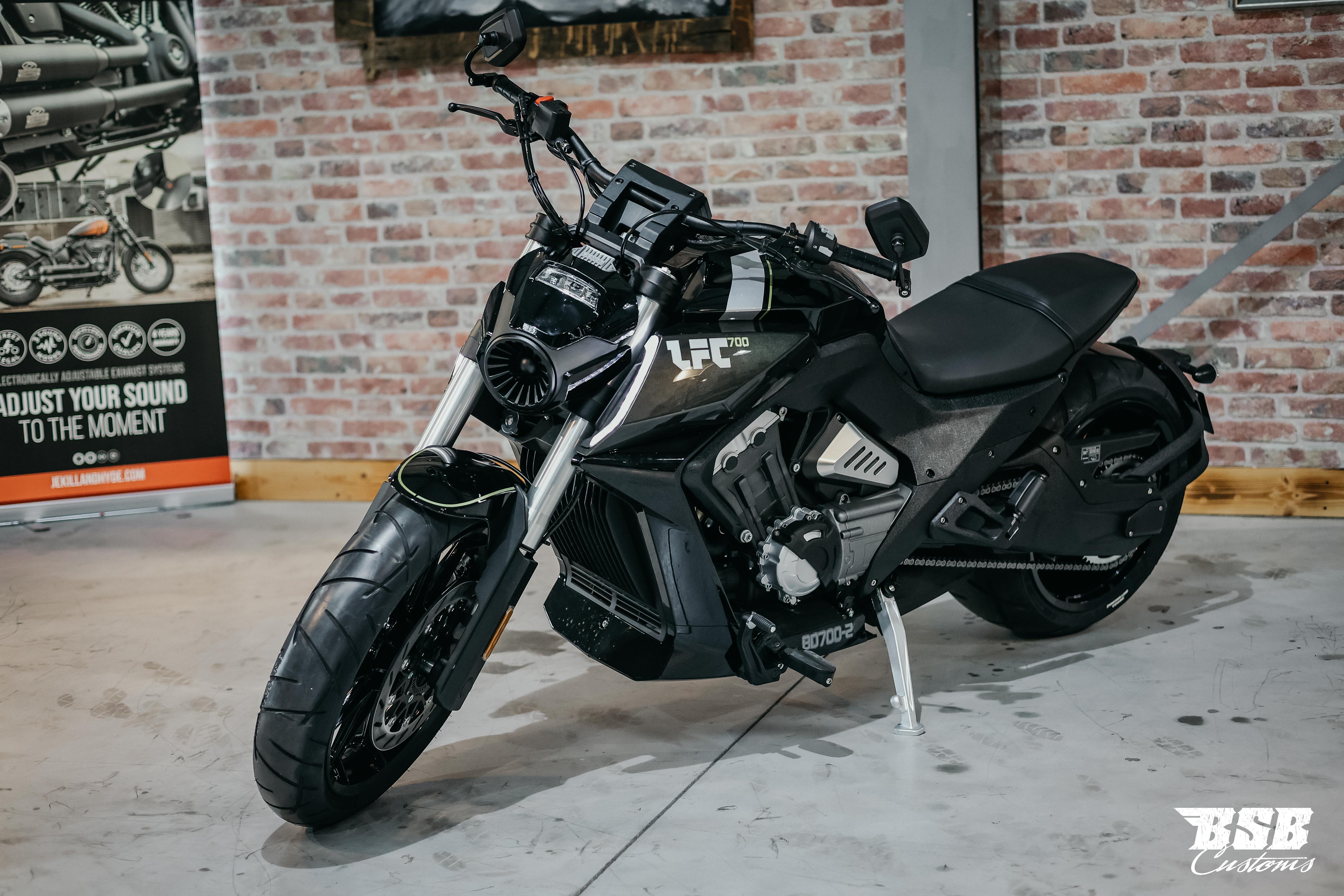 Benda LFC 700 – Der Power-Cruiser der Extraklasse 310-er Hi-Reifen, ABS / TFT/ Anti-Hopping Kupplung modifiziert by BSB Customs NEUFAHRZEUG!!! 