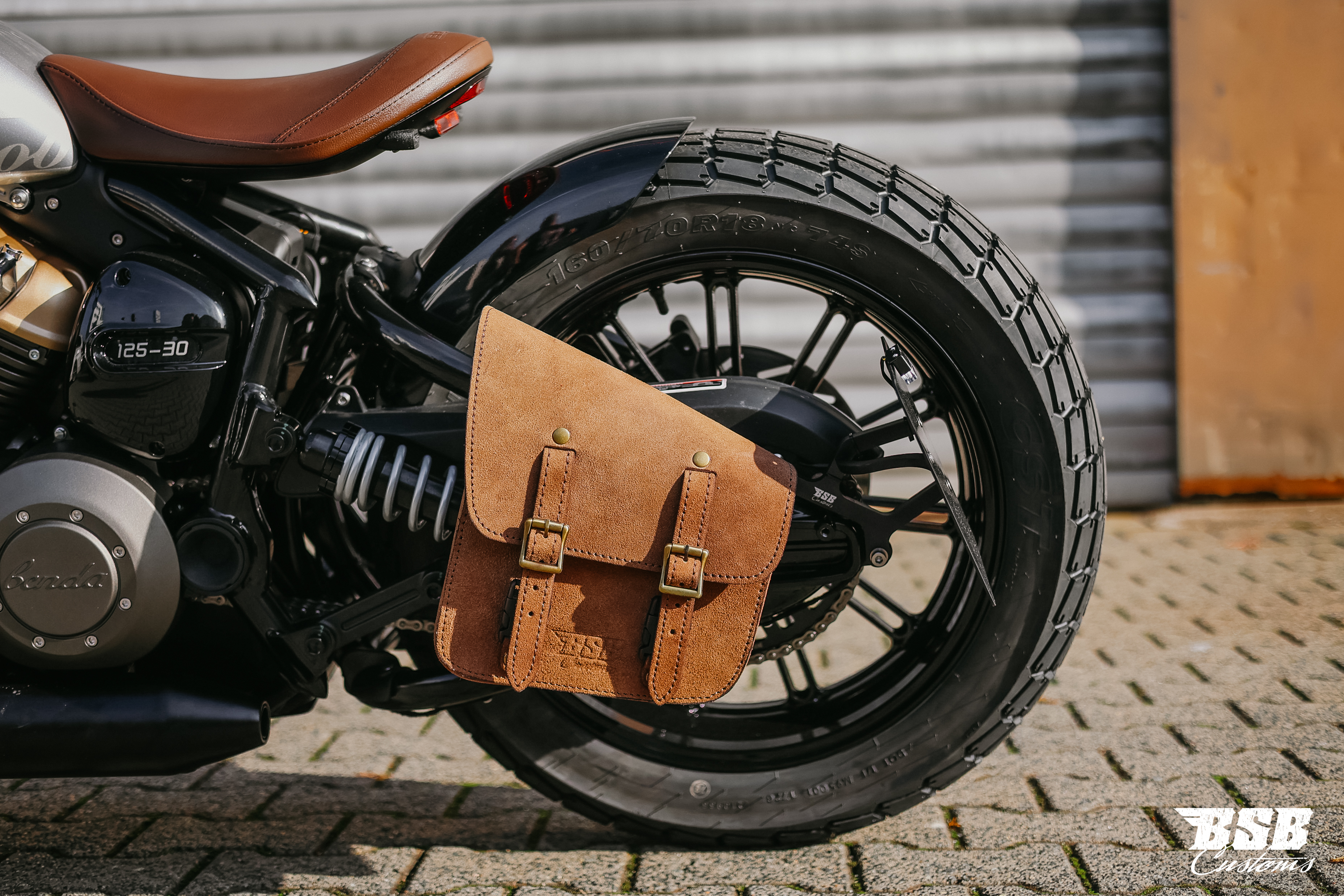 Seitlicher Kennzeichenhalter für BENDA Napoleon Bob 125 & 250 BSB Customs 