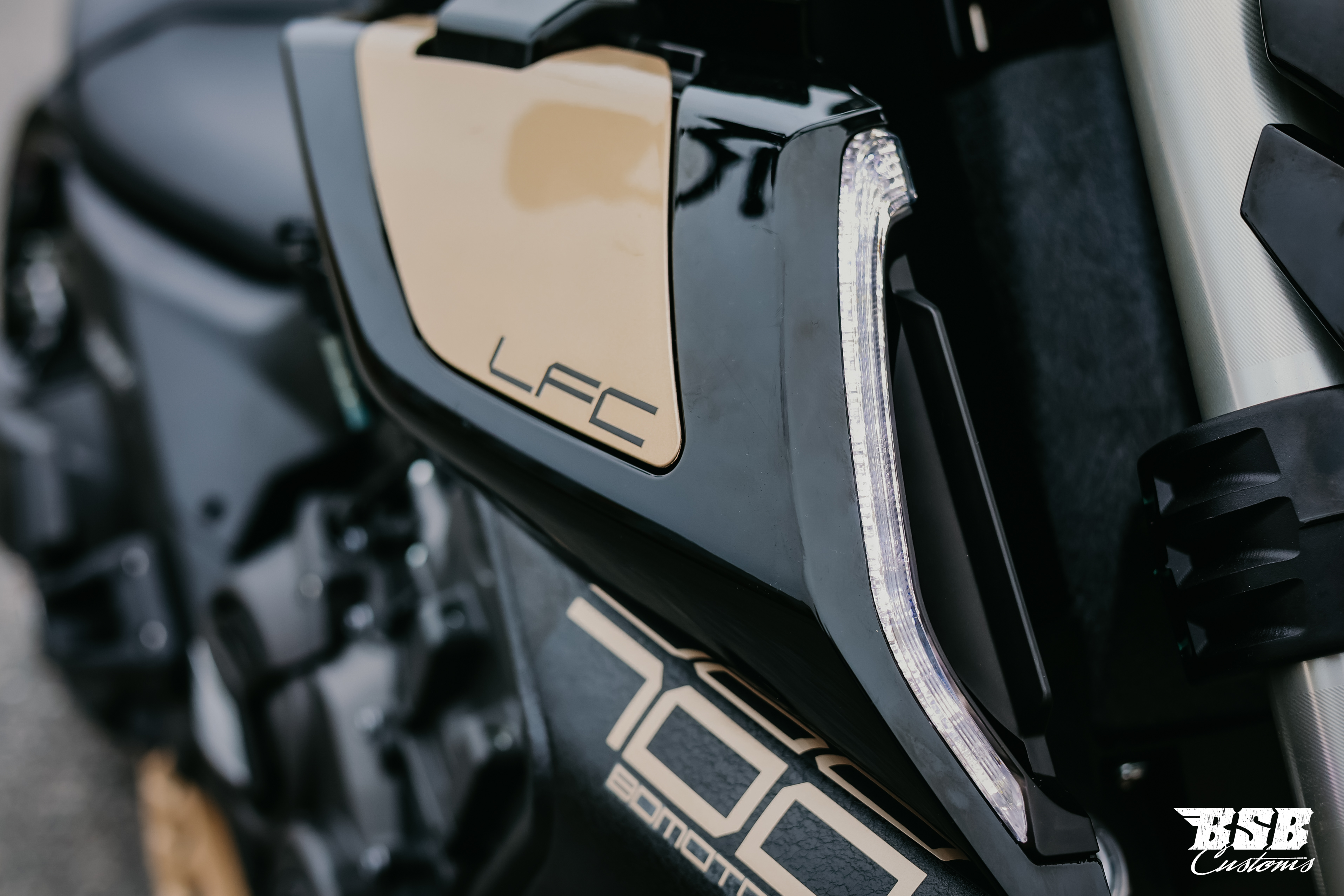 Benda LFC 700 Pro– Airride -300-er Hi-Reifen, ABS / TFT/ Anti-Hopping Kupplung modifiziert, SCHWARZ / GOLD,  NEUFAHRZEUG!!! 