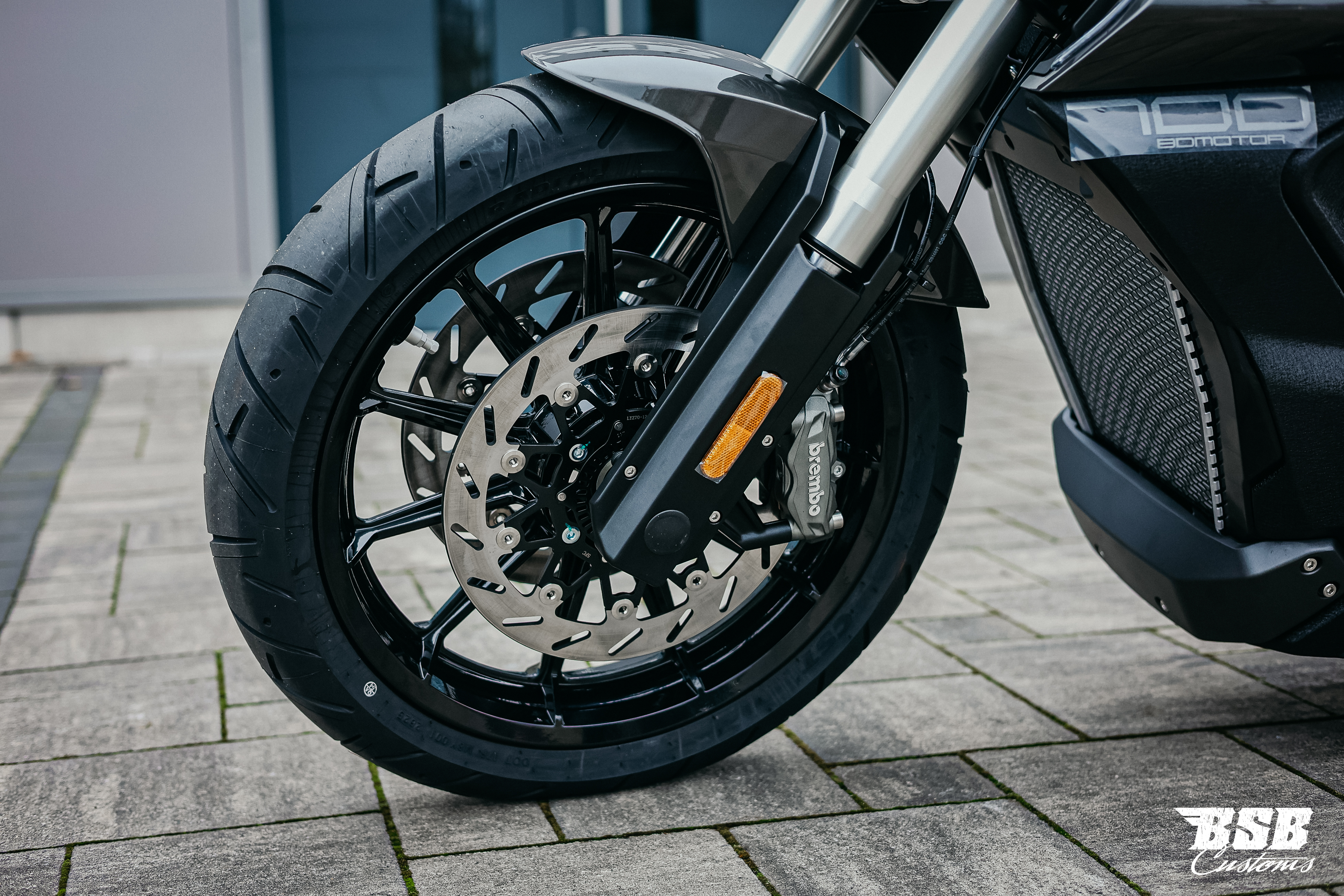 Benda LFC 700 Pro– Airride -300-er Hi-Reifen, ABS / TFT/ Anti-Hopping Kupplung modifiziert by BSB Customs NEUFAHRZEUG!!! 