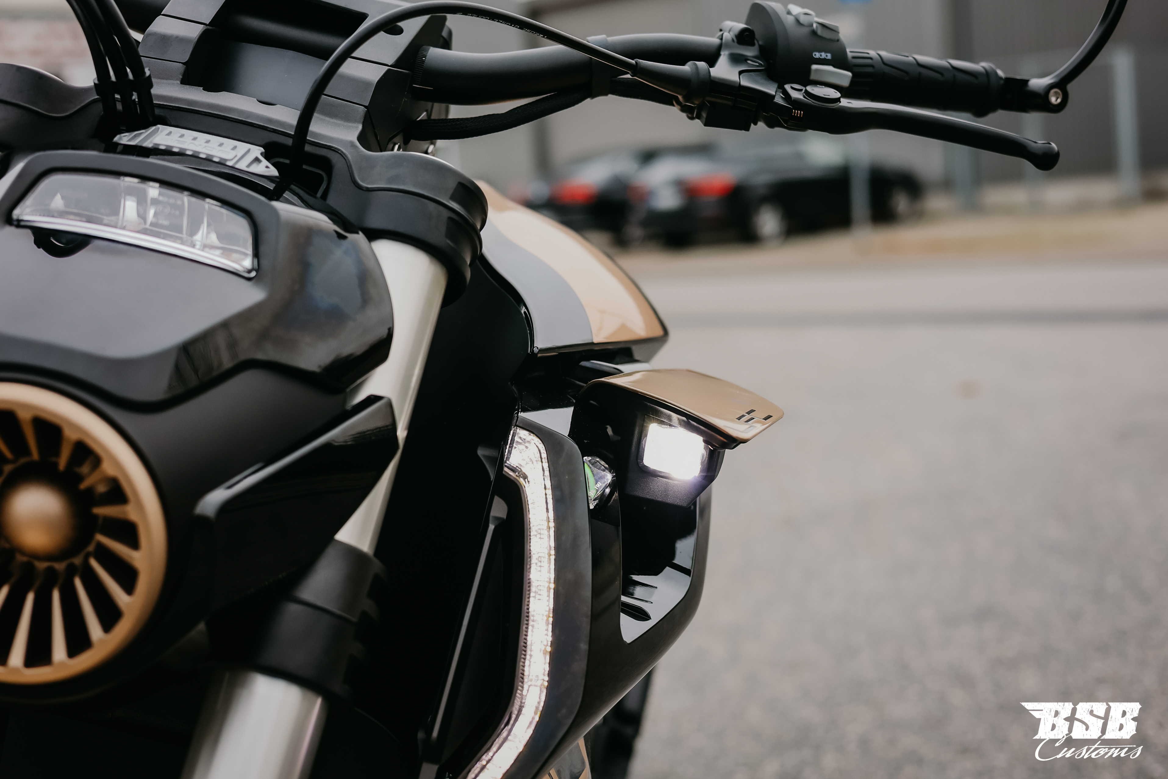 Benda LFC 700 Pro– Airride -300-er Hi-Reifen, ABS / TFT/ Anti-Hopping Kupplung modifiziert, SCHWARZ / GOLD,  NEUFAHRZEUG!!! 