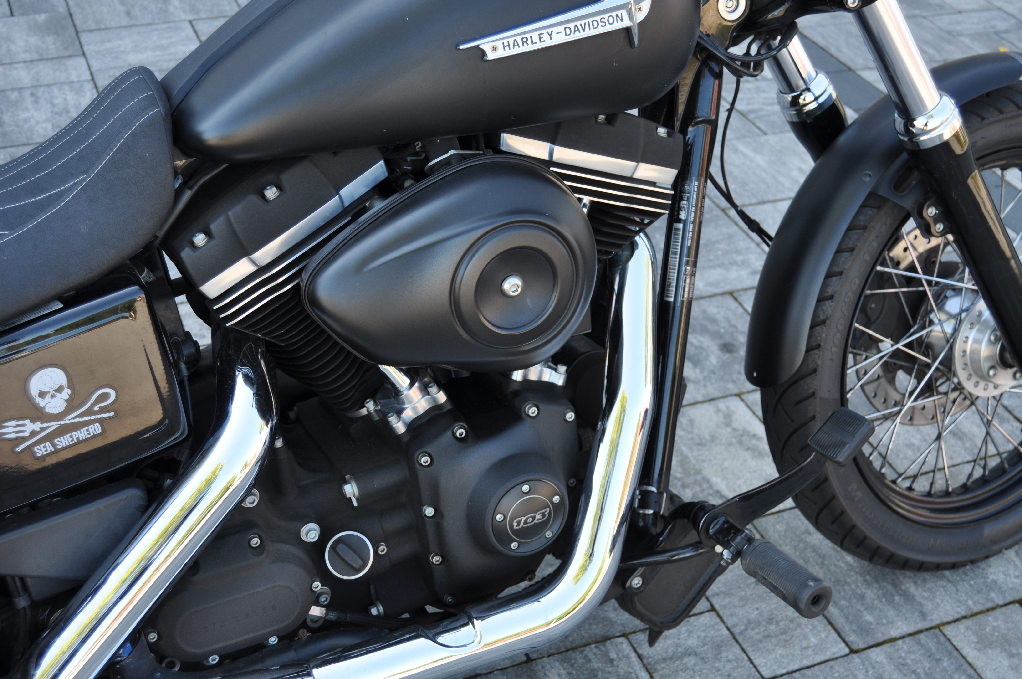 2016 Harley Davidson FXDB Street Bob - 5HD1 - 1 Hand  (ab 300 EUR finanzieren*) 