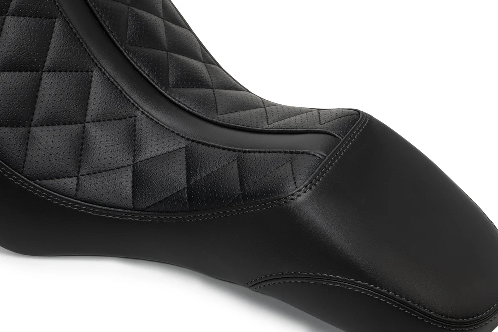 Killer Custom Profilsitz – Slim Edition für Softail Heritage, Deluxe und Slim (2018-2025) Killer Custom Profilsitz – Slim Edition für Softail Heritage, Deluxe und Slim (2018-2025)
