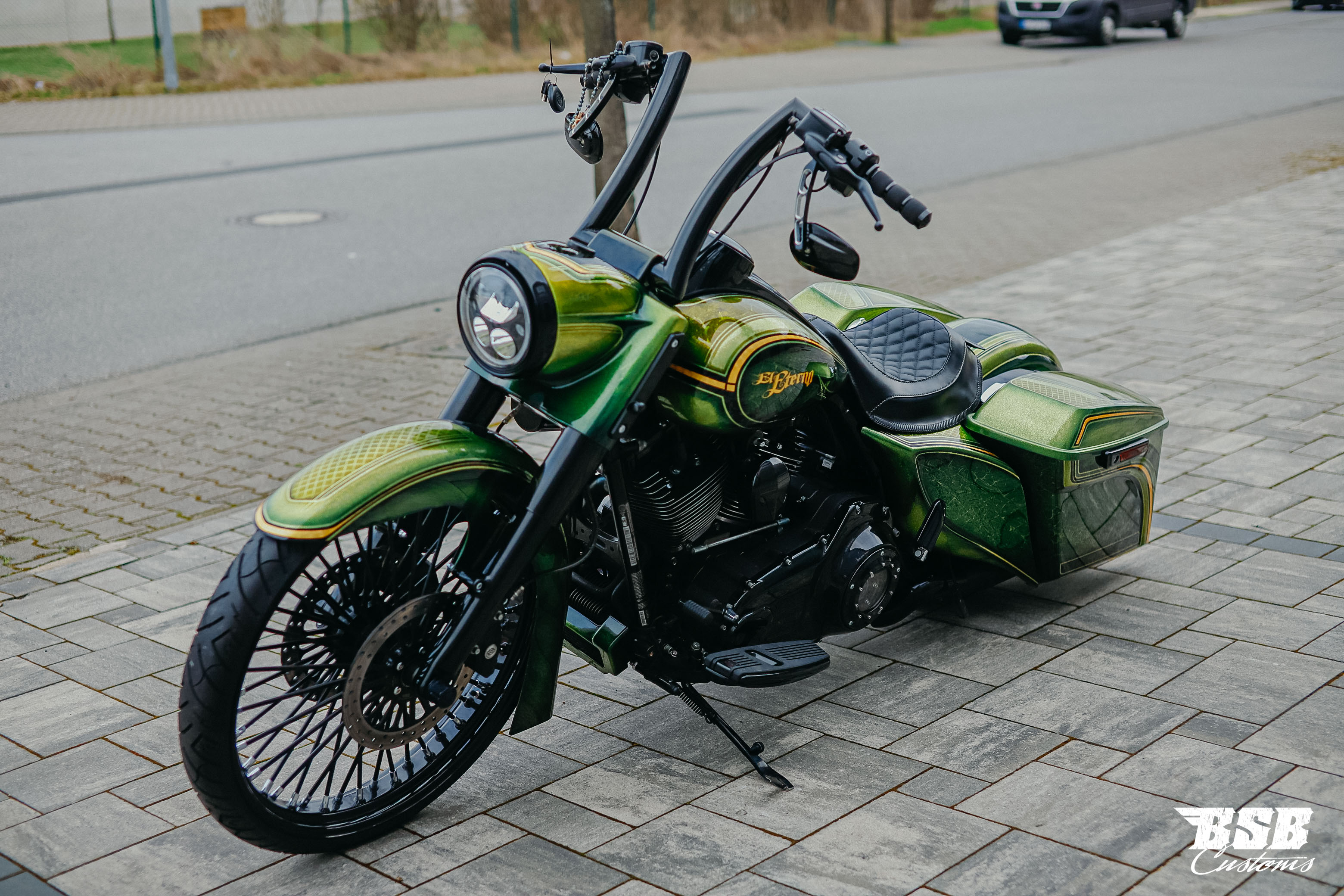 2014 Harley Davidson FLHXS Street Glide mit einem Mega Umbau auf Mexican Chicano Umbau 