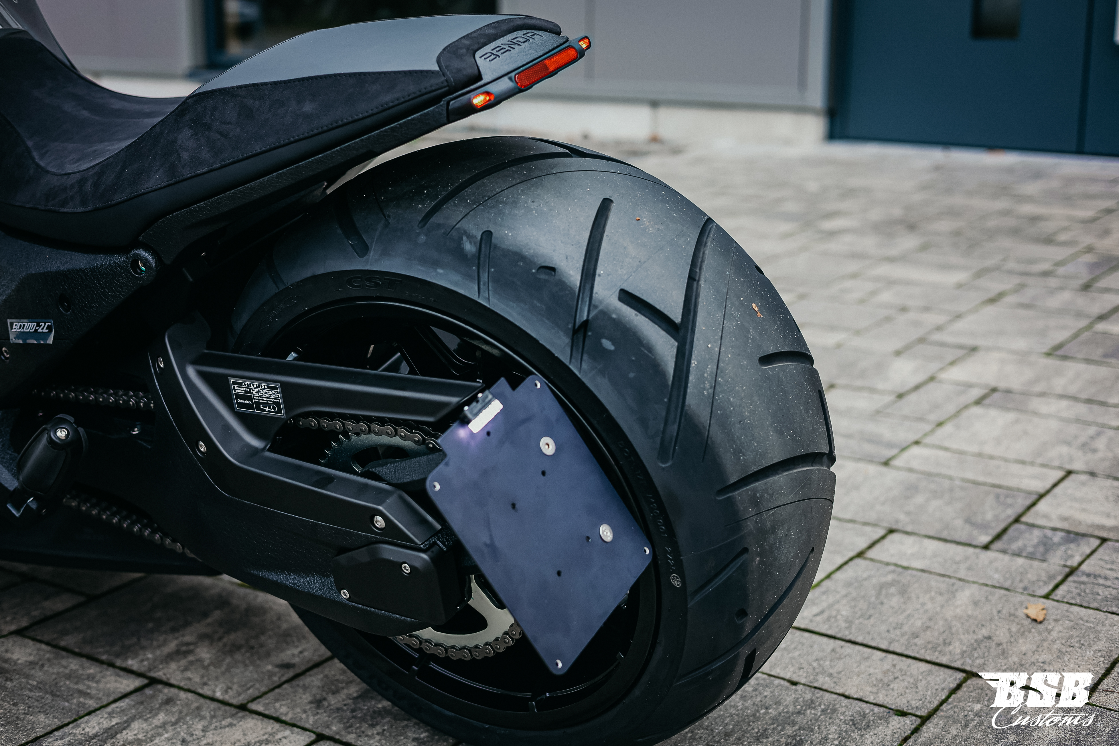 Benda LFC 700 Pro– Airride -300-er Hi-Reifen, ABS / TFT/ Anti-Hopping Kupplung modifiziert by BSB Customs NEUFAHRZEUG!!!  