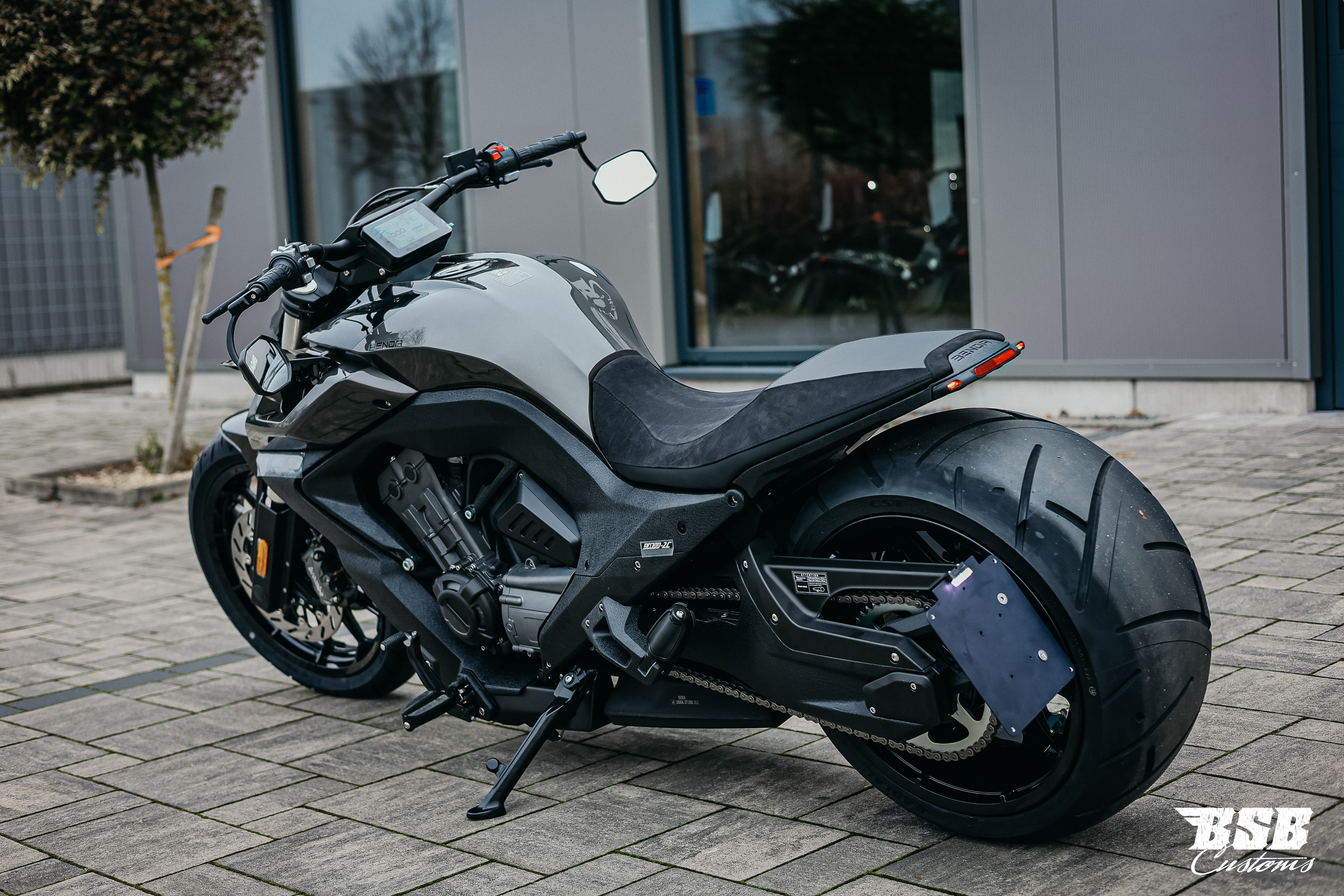 Benda LFC 700 Pro– Airride -300-er Hi-Reifen, ABS / TFT/ Anti-Hopping Kupplung modifiziert by BSB Customs NEUFAHRZEUG!!!  