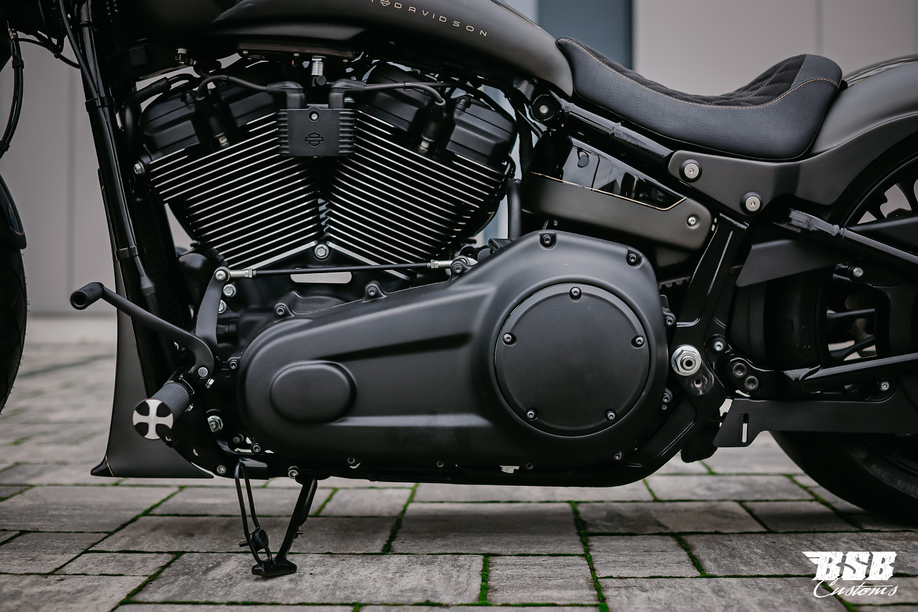 Motorschrauben Komplettsatz Softail Breakout / Fat Boy ab 2018 Edelstahl schwarz