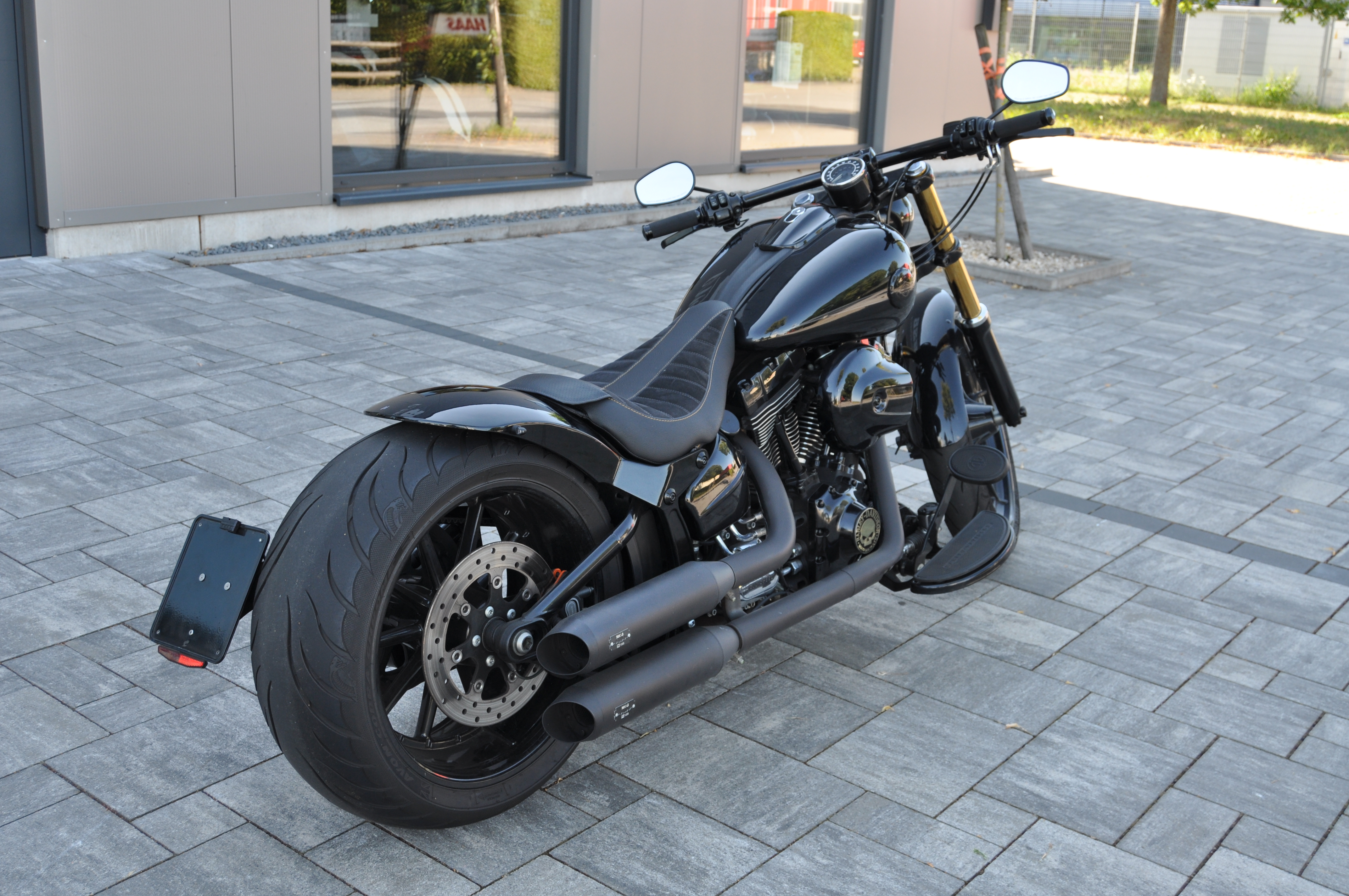2014 Harley Davidson FXSB BREAKOUT schöner Umbau mit MCJ Anlage und kurzem Fender 