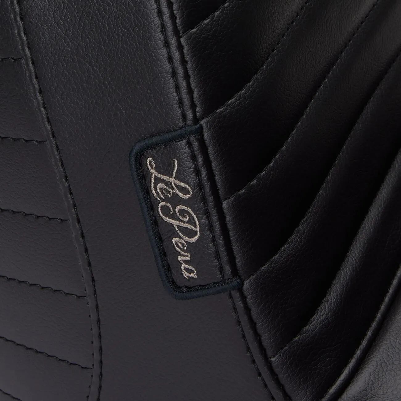 Tailwhip UpFront Pleated Seat – passend für Harley-Davidson Touring 2008–2023 (außer 2023 CVO) Tailwhip UpFront Pleated Seat – passend für Harley-Davidson Touring 2008–2023 (außer 2023 CVO)