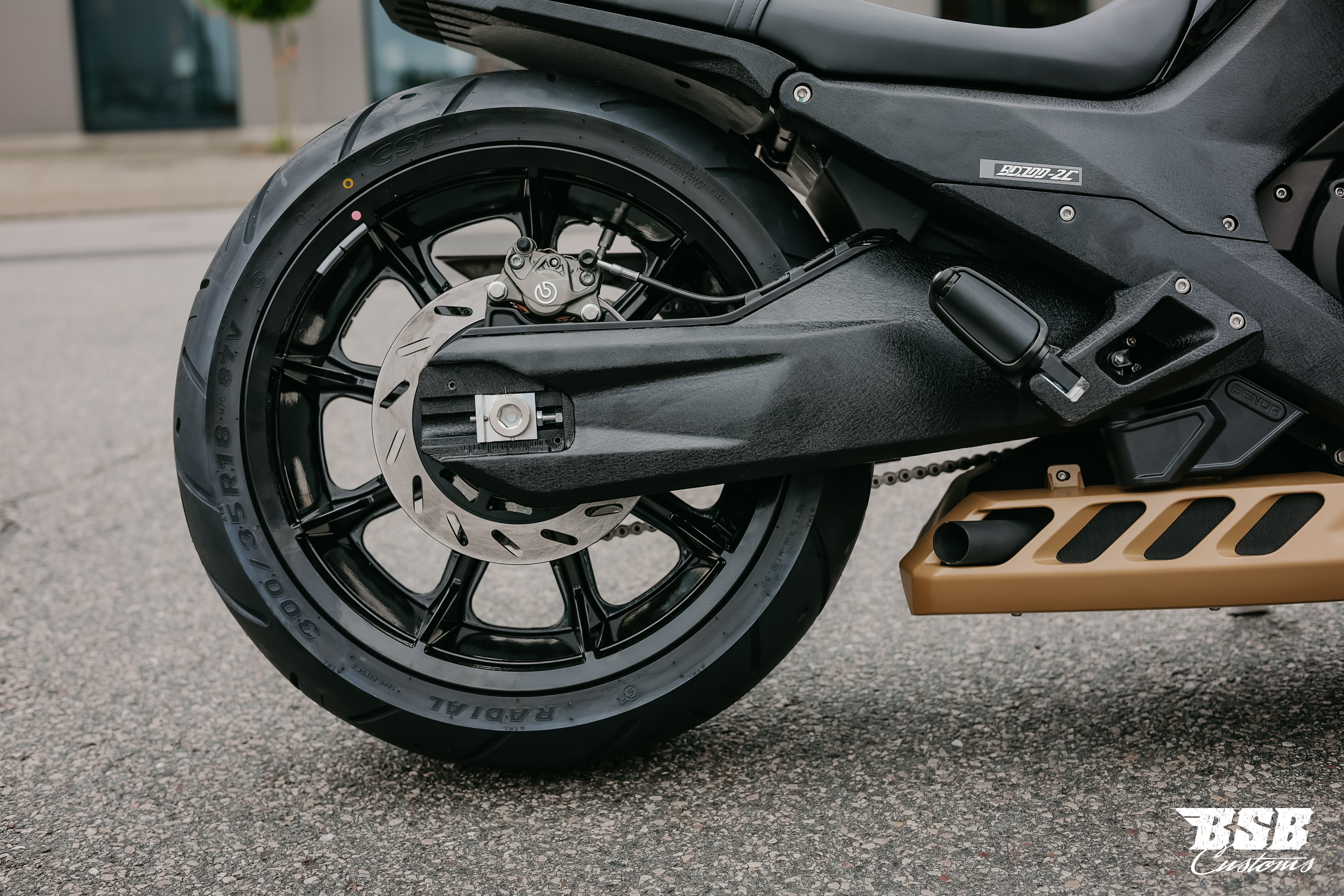 Benda LFC 700 Pro– Airride -300-er Hi-Reifen, ABS / TFT/ Anti-Hopping Kupplung modifiziert by BSB Customs NEUFAHRZEUG!!! 