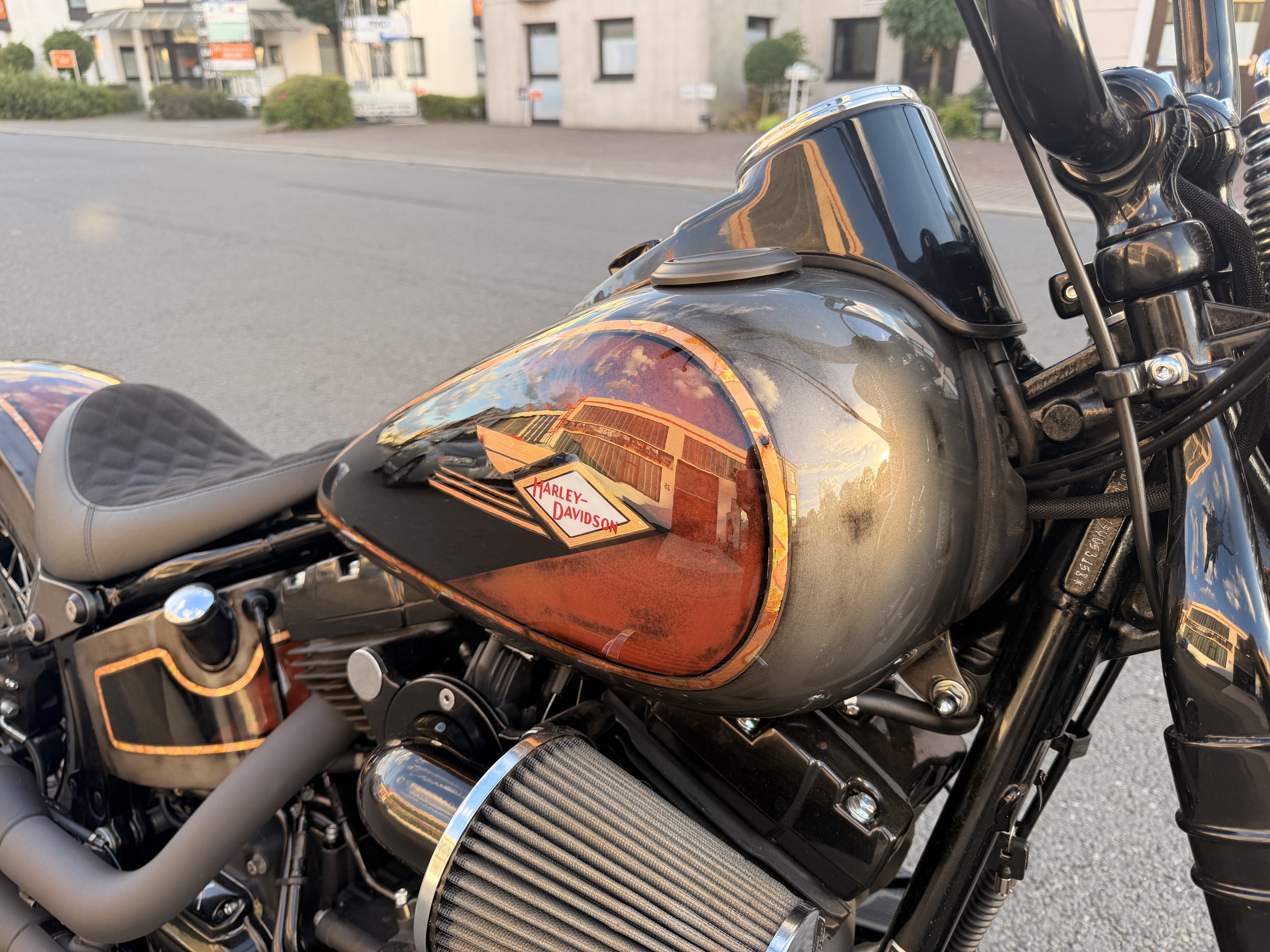 Harley-Davidson FLSB Cross Bones – letztes Baujahr | 5HD1 | 1. Hand | nur 2.500 km | exklusiver Custom-Umbau