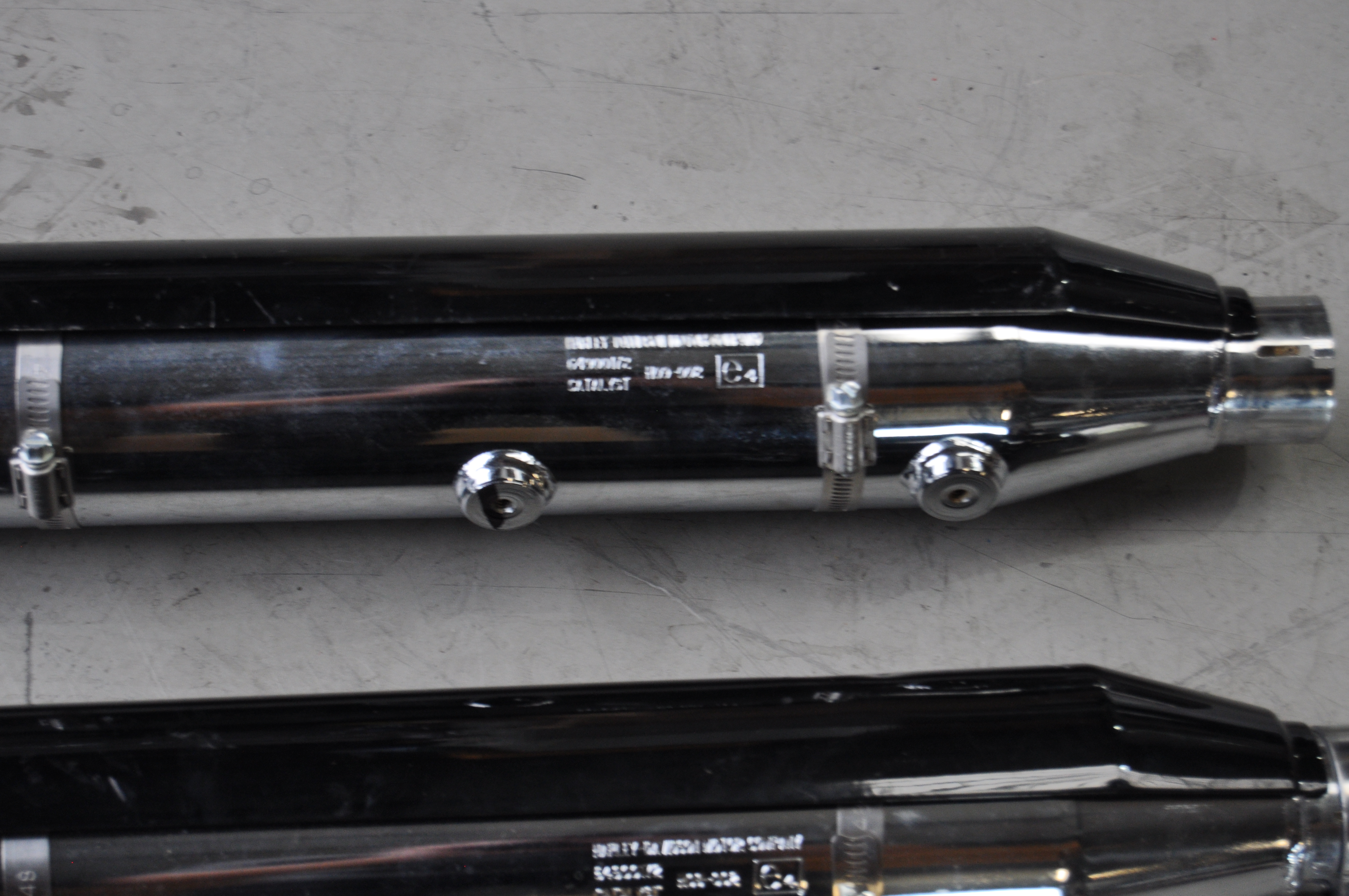 Harley-Davidson® FXSB Breakout Auspuff 64900172 G417 – Original Endtopf mit E4-Zulassung – gebraucht, Kratzer sichtbar