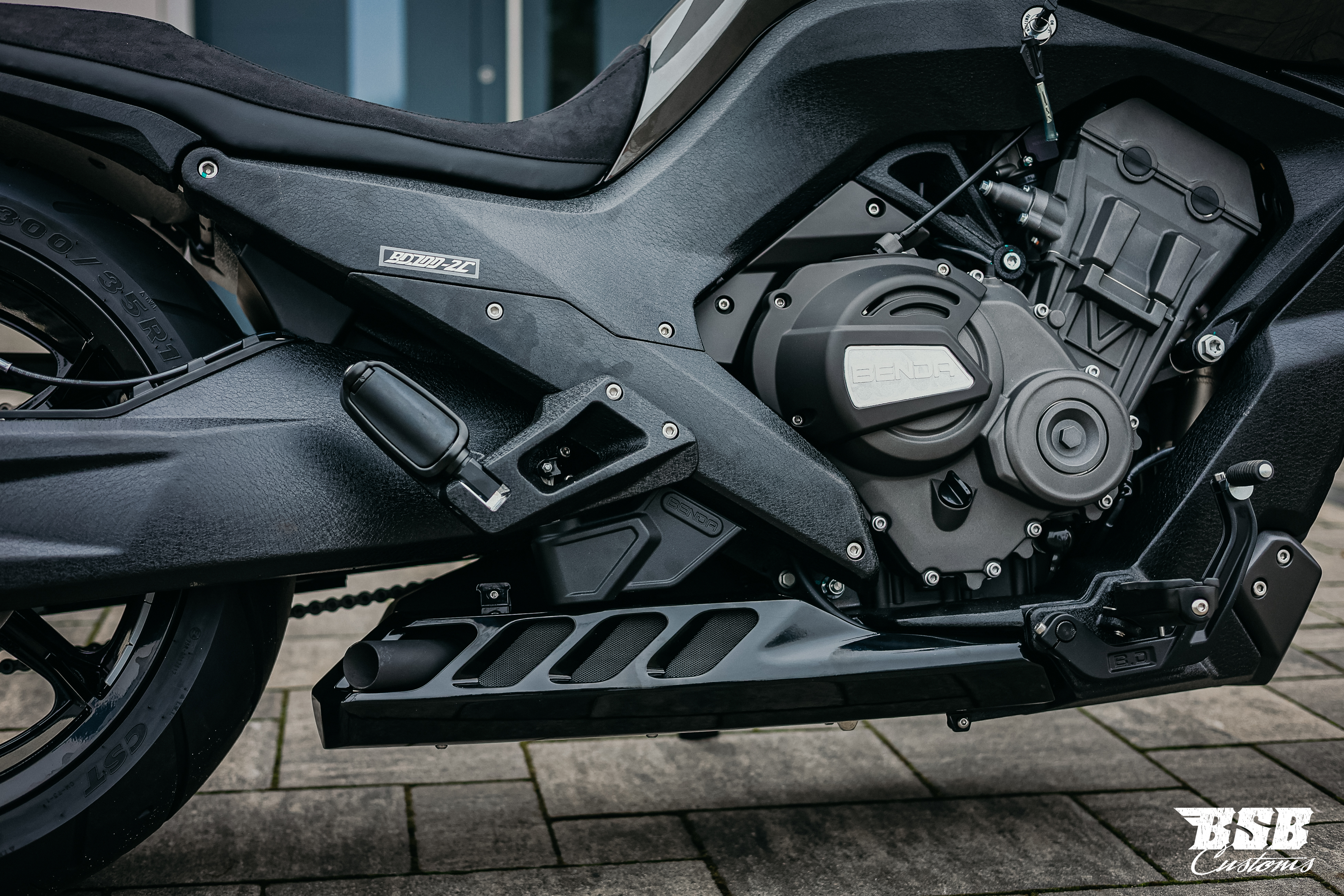 Benda LFC 700 Pro– Airride -300-er Hi-Reifen, ABS / TFT/ Anti-Hopping Kupplung modifiziert by BSB Customs NEUFAHRZEUG!!! 