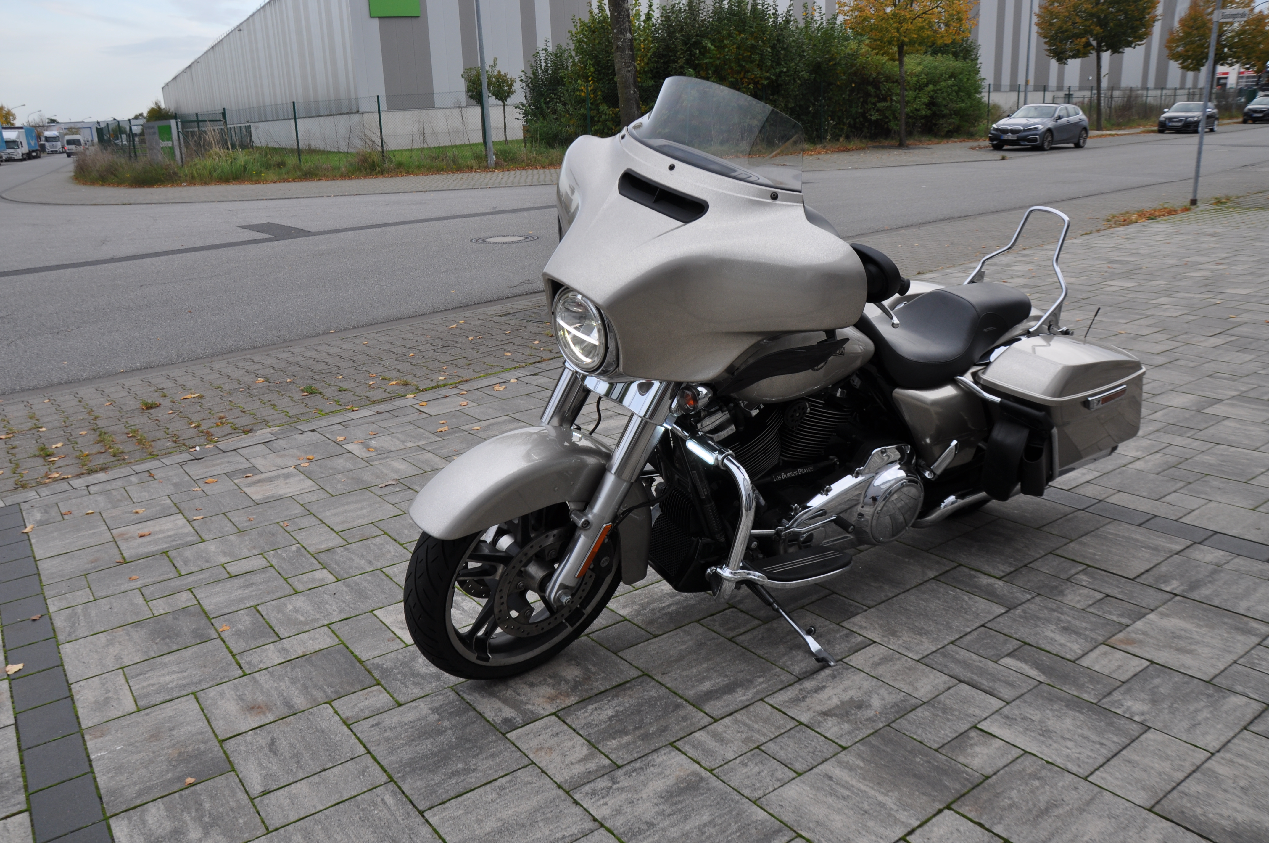 2018 Harley Davidson FLHX Street Glide 5HD1 Sonderlackierung Zop Zustand ... Finanzierung ab 5,99% möglich 