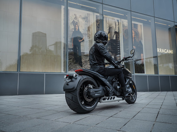 Benda LFC 700 Pro– Airride -300-er Hi-Reifen, ABS / TFT/ Anti-Hopping Kupplung modifiziert by BSB Customs NEUFAHRZEUG!!! Benda LFC 700 Pro– Airride -300-er Hi-Reifen, ABS / TFT/ Anti-Hopping Kupplung modifiziert by BSB Customs NEUFAHRZEUG!!!