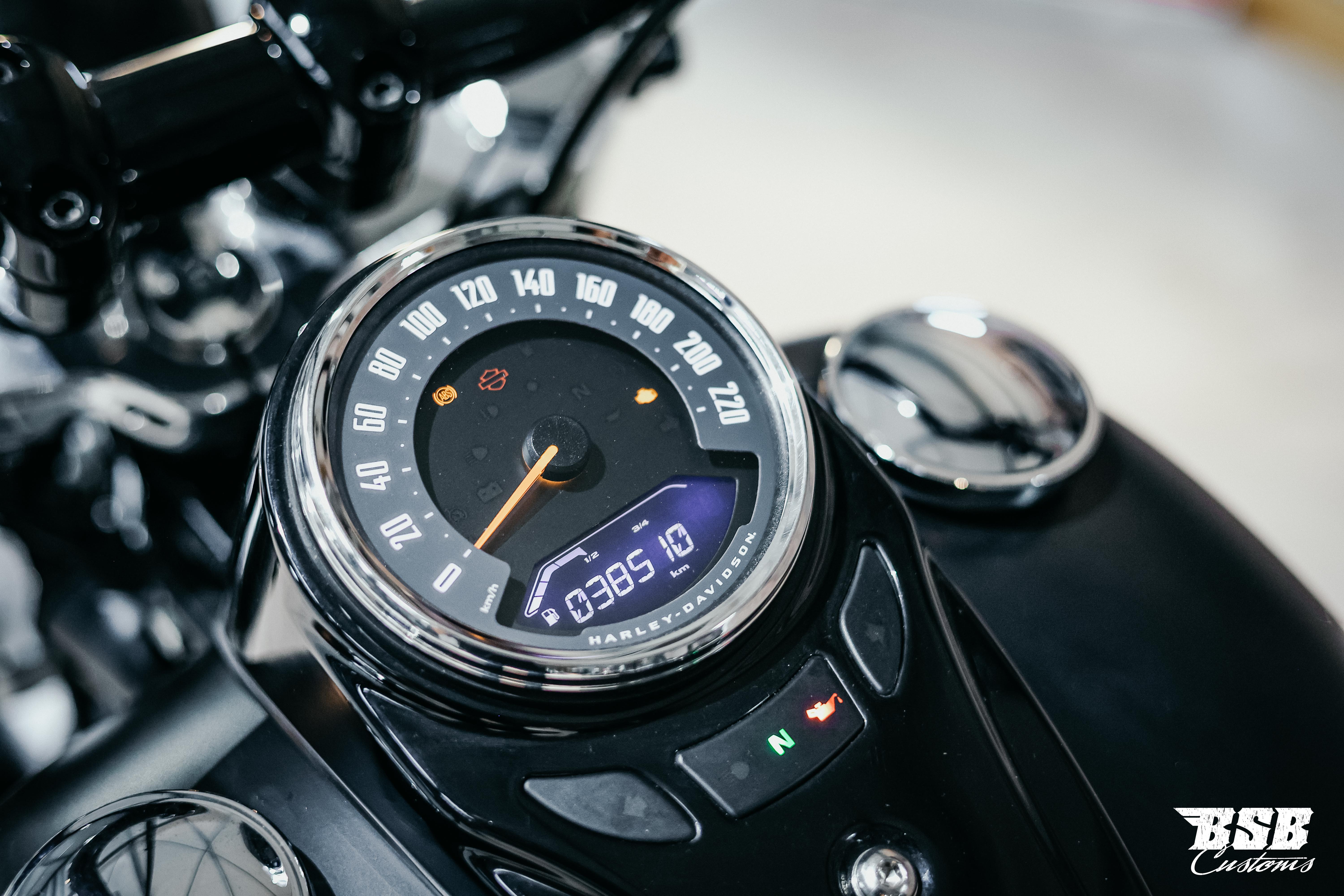 Harley Davidson FLSL Softail Slim M8 107 | Jekill & Hyde | Garantie ...  Finanzierung ab 5,99% möglich 