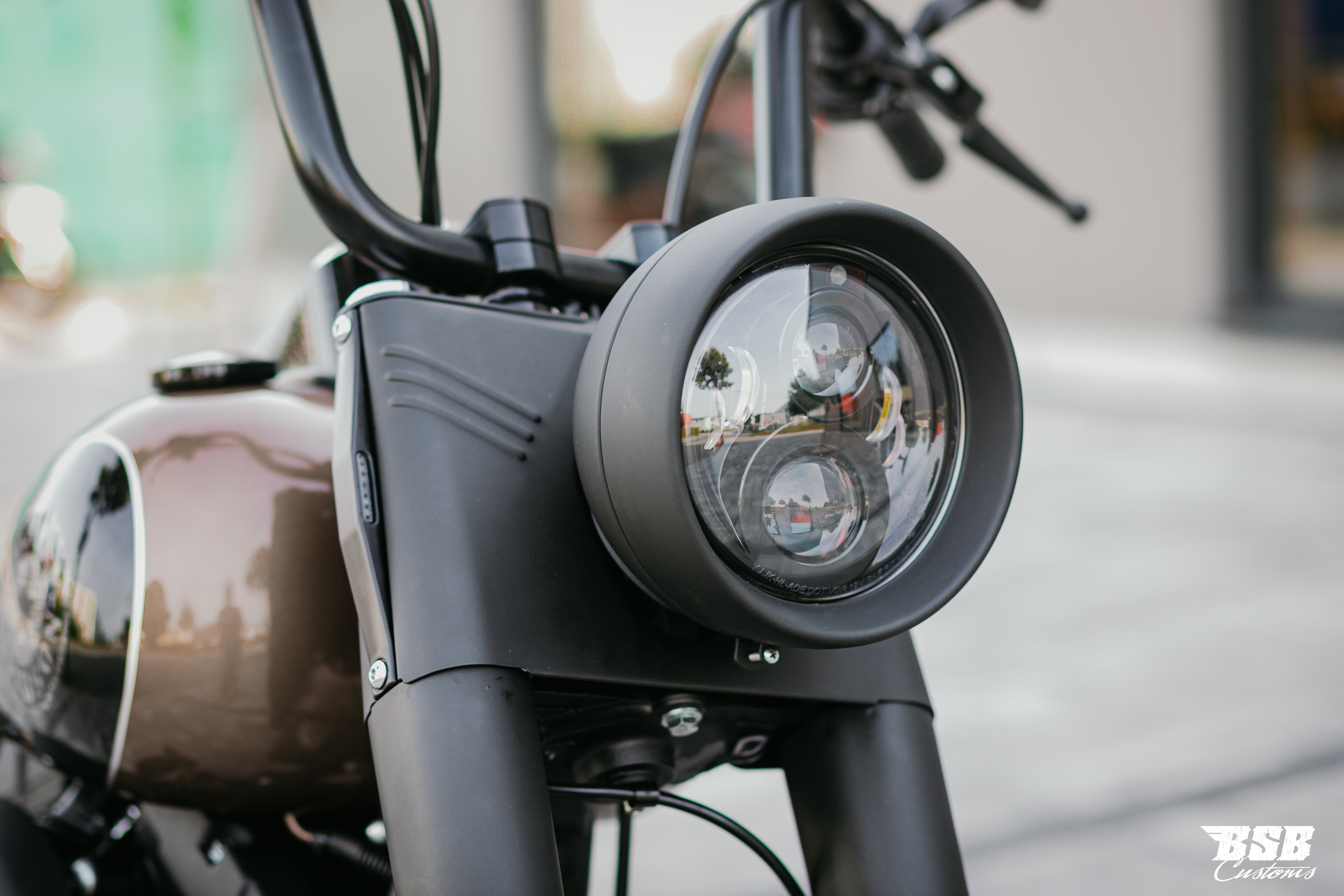 LED Scheinwerfer 7" schwarz mit Standlicht, CE-Zulassung für Harley Softail & Touring Modelle