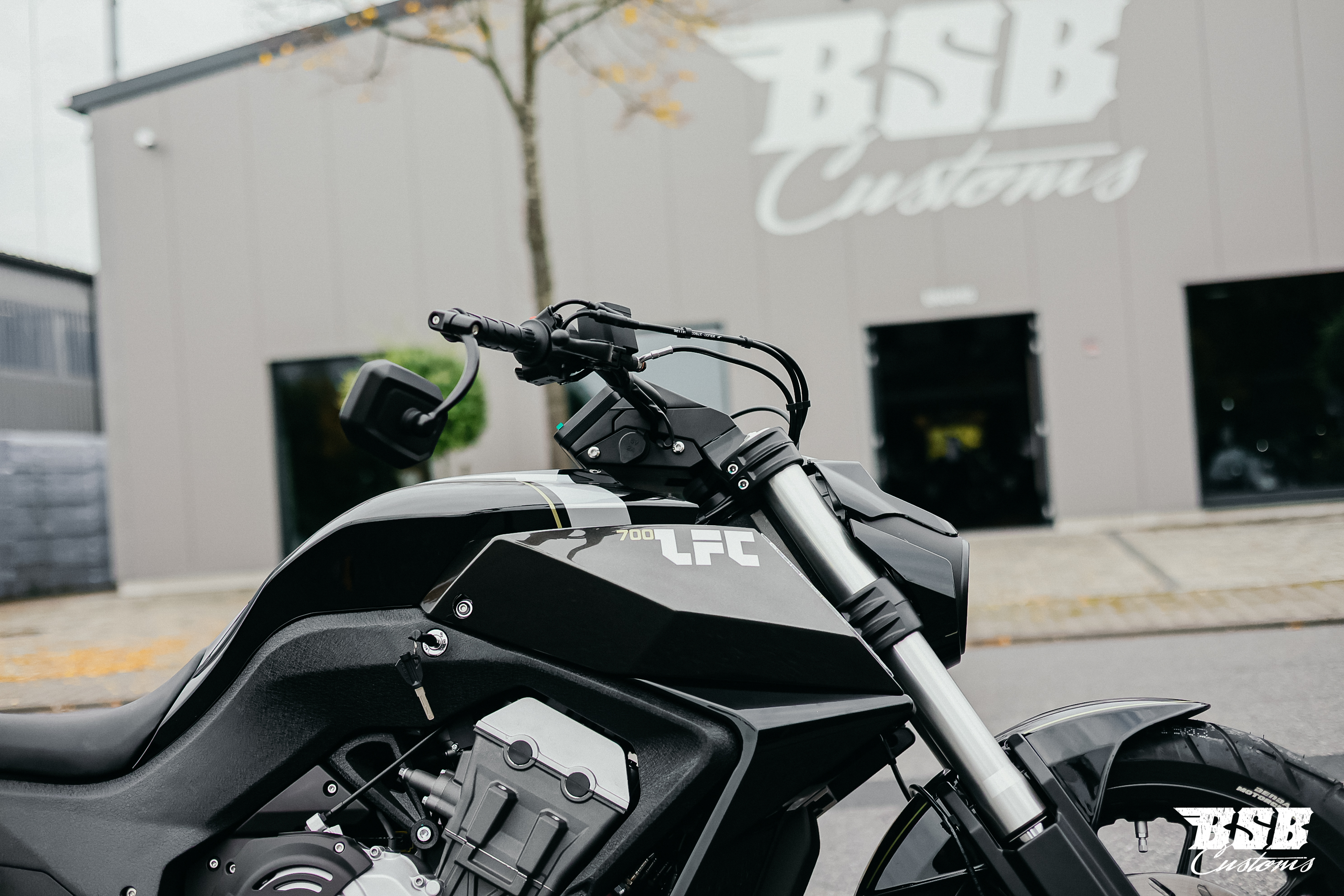 Benda LFC 700 – Der Power-Cruiser der Extraklasse 310-er Hi-Reifen, ABS / TFT/ Anti-Hopping Kupplung modifiziert by BSB Customs NEUFAHRZEUG!!! 