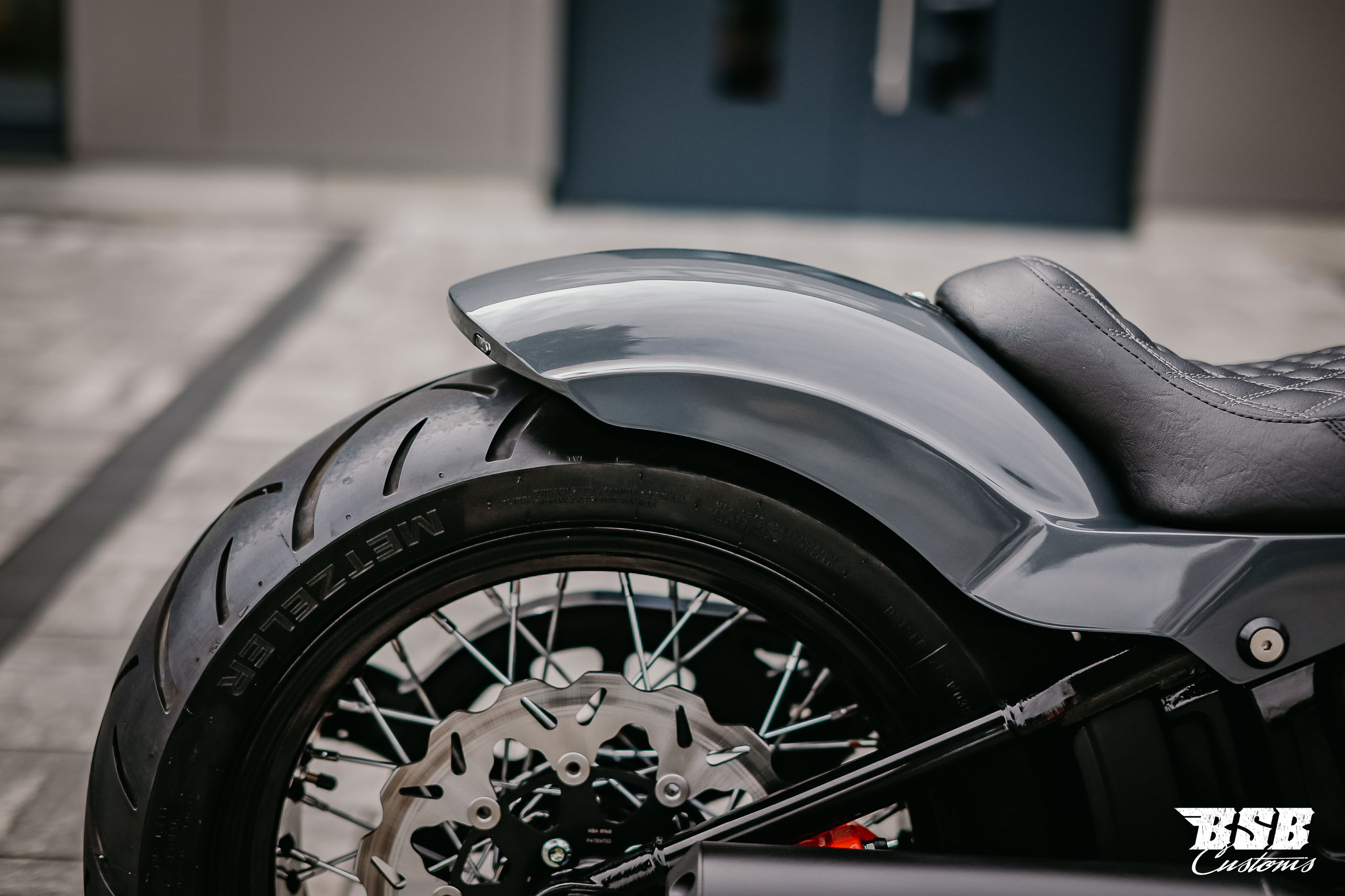 Stahl-Heckfender mit integrierter Beleuchtung für Harley Davidson M8 Modelle ab Bj 2018-  // mit  Gutachten 