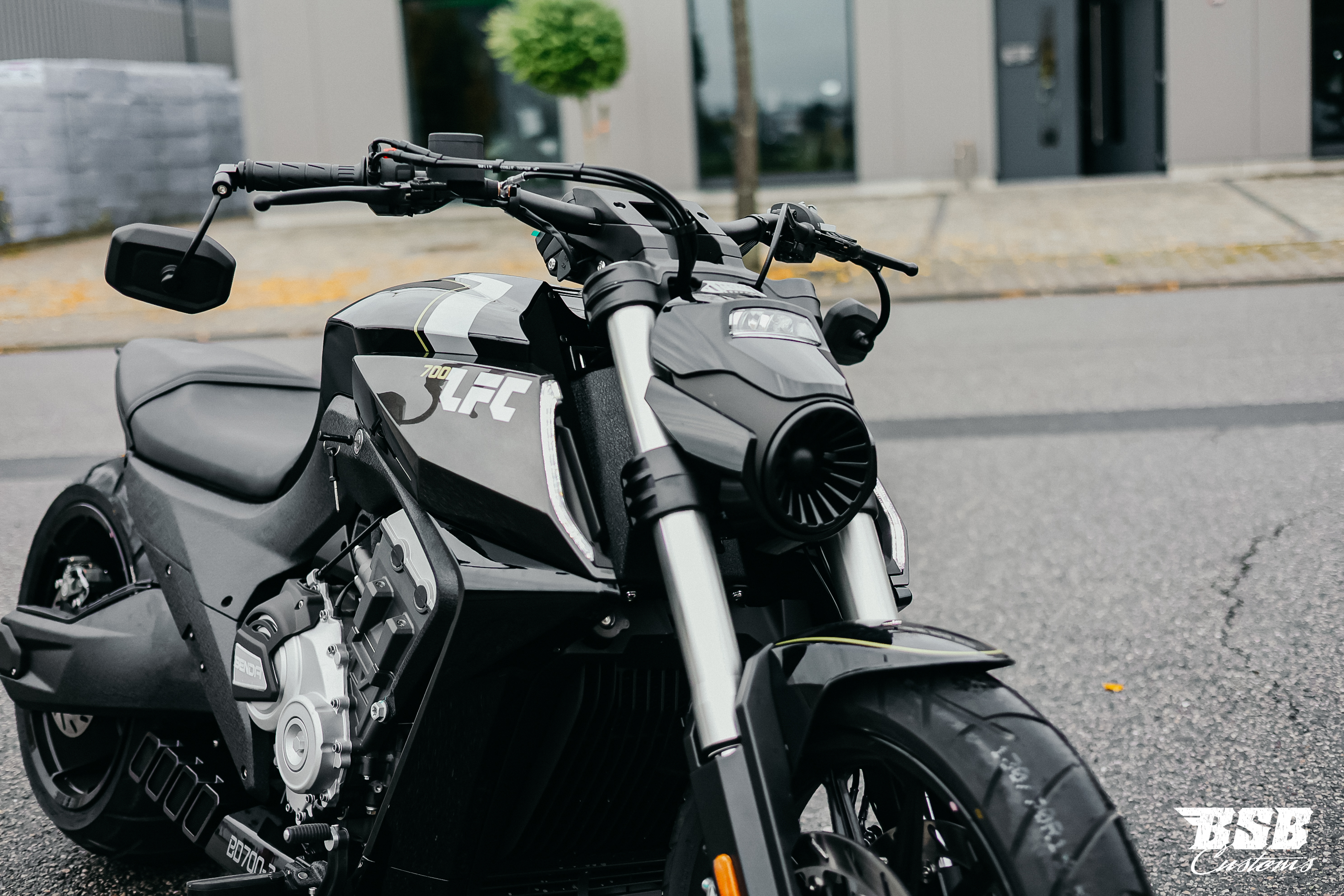 Benda LFC 700 – Der Power-Cruiser der Extraklasse 310-er Hi-Reifen, ABS / TFT/ Anti-Hopping Kupplung modifiziert by BSB Customs NEUFAHRZEUG!!! 