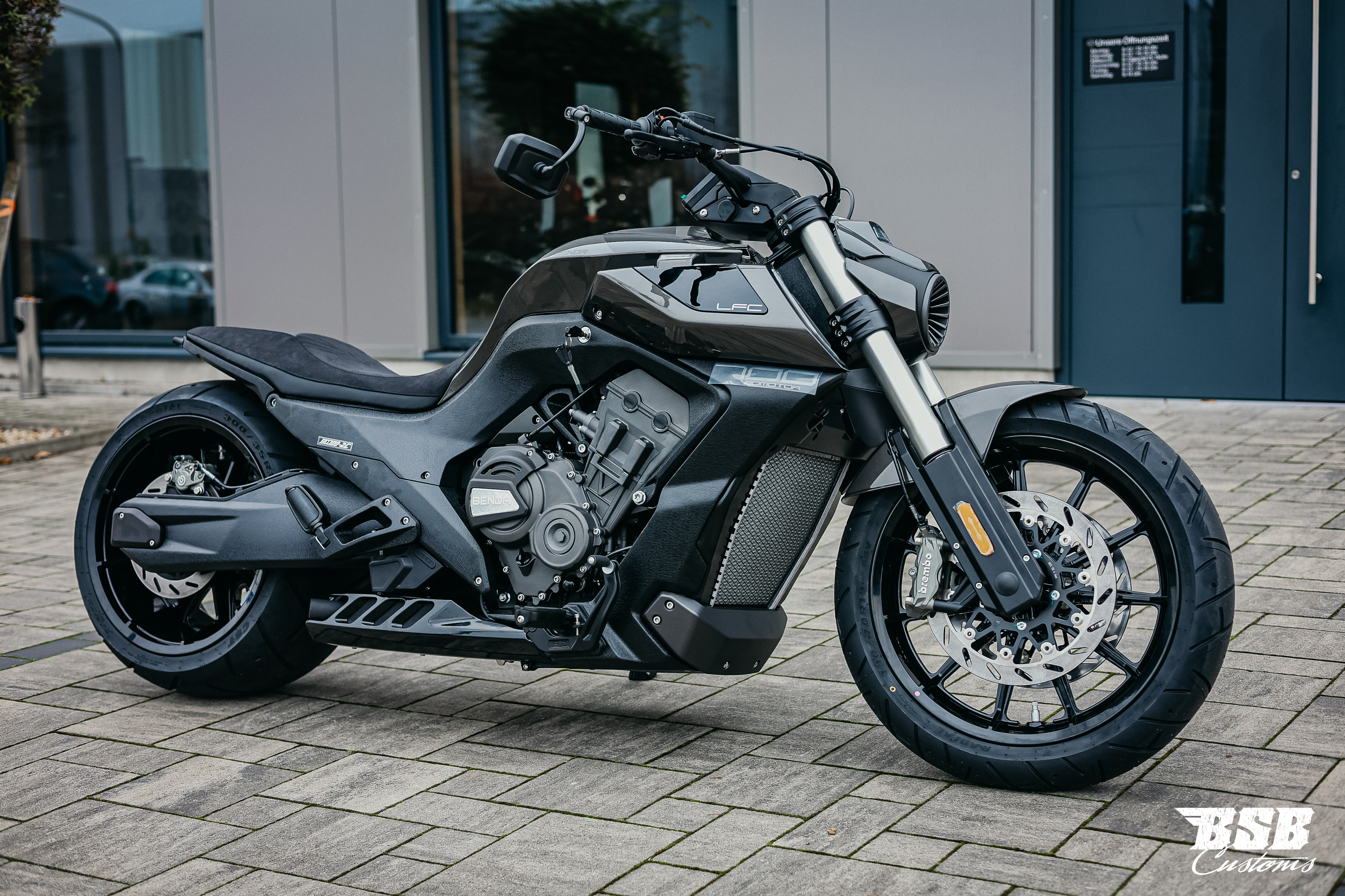 Benda LFC 700 Pro– Airride -300-er Hi-Reifen, ABS / TFT/ Anti-Hopping Kupplung modifiziert by BSB Customs NEUFAHRZEUG!!! 