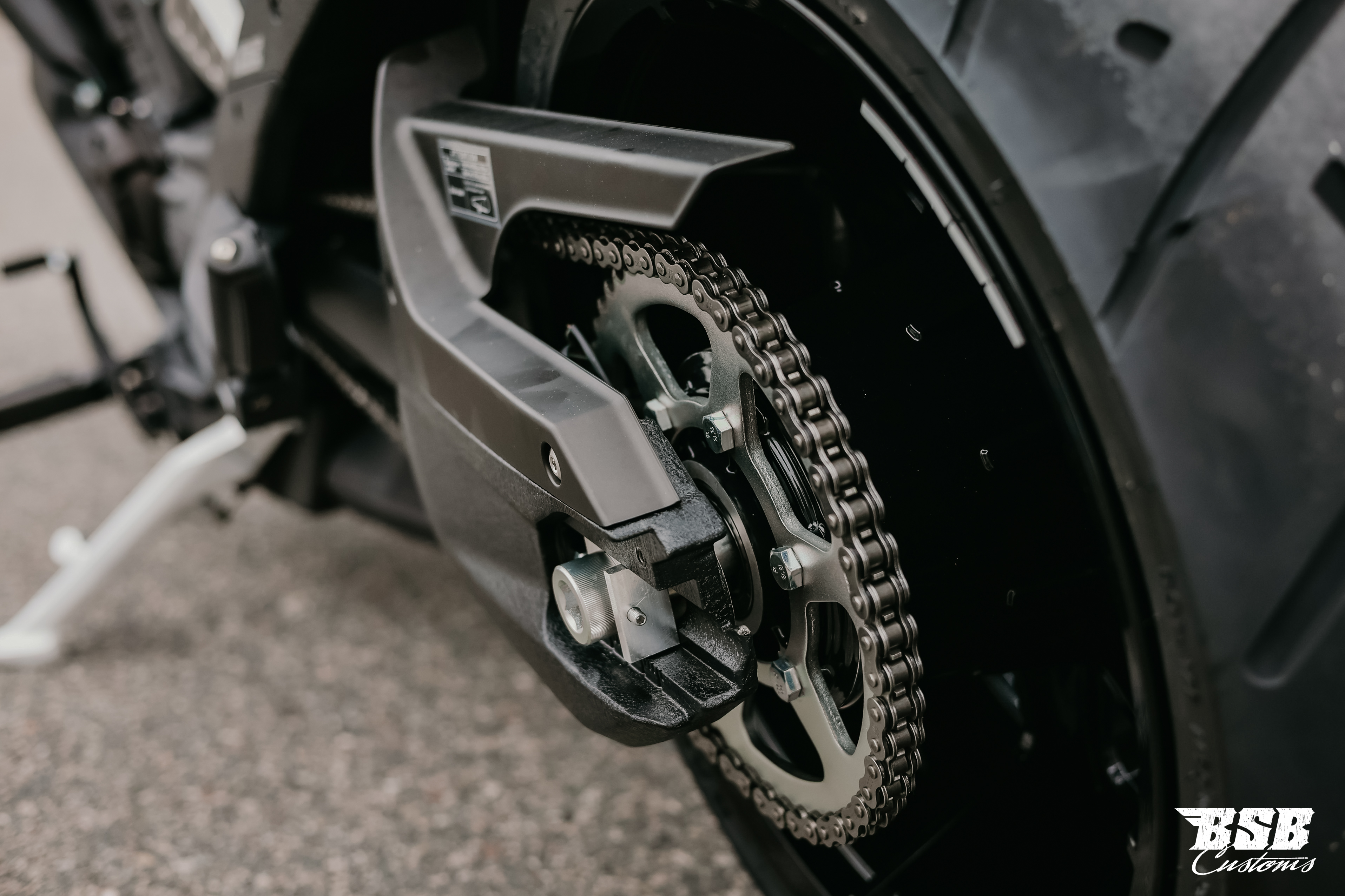 Benda LFC 700 Pro– Airride -300-er Hi-Reifen, ABS / TFT/ Anti-Hopping Kupplung modifiziert, SCHWARZ / GOLD,  NEUFAHRZEUG!!! 