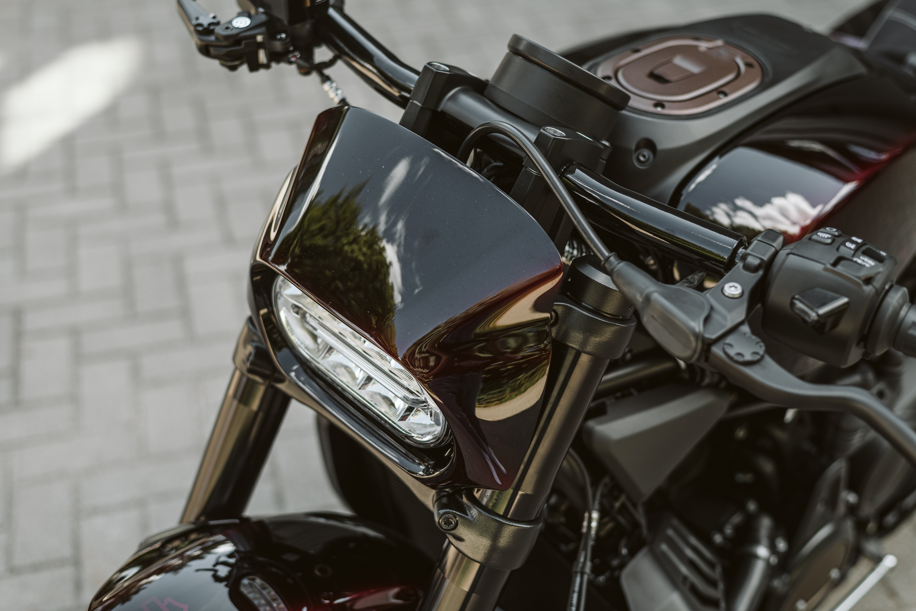 HARLEY-DAVIDSON SPORTSTER S „STREET WARRIOR“ SCHEINWERFER-VERKLEIDUNGSMASKE AB 2021