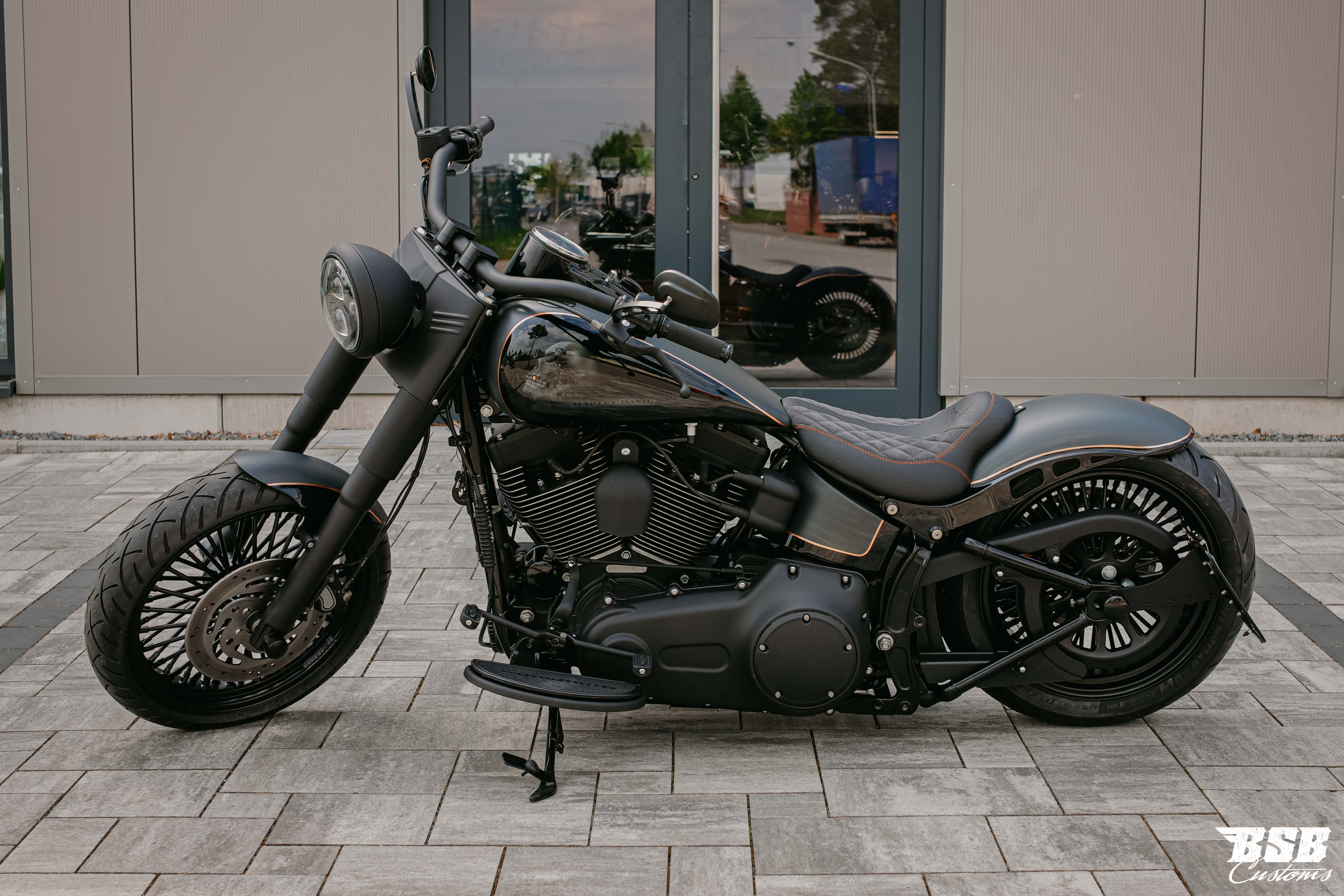 LED Scheinwerfer 7" schwarz mit Standlicht, CE-Zulassung für Softail & Touring Modelle bis 2023