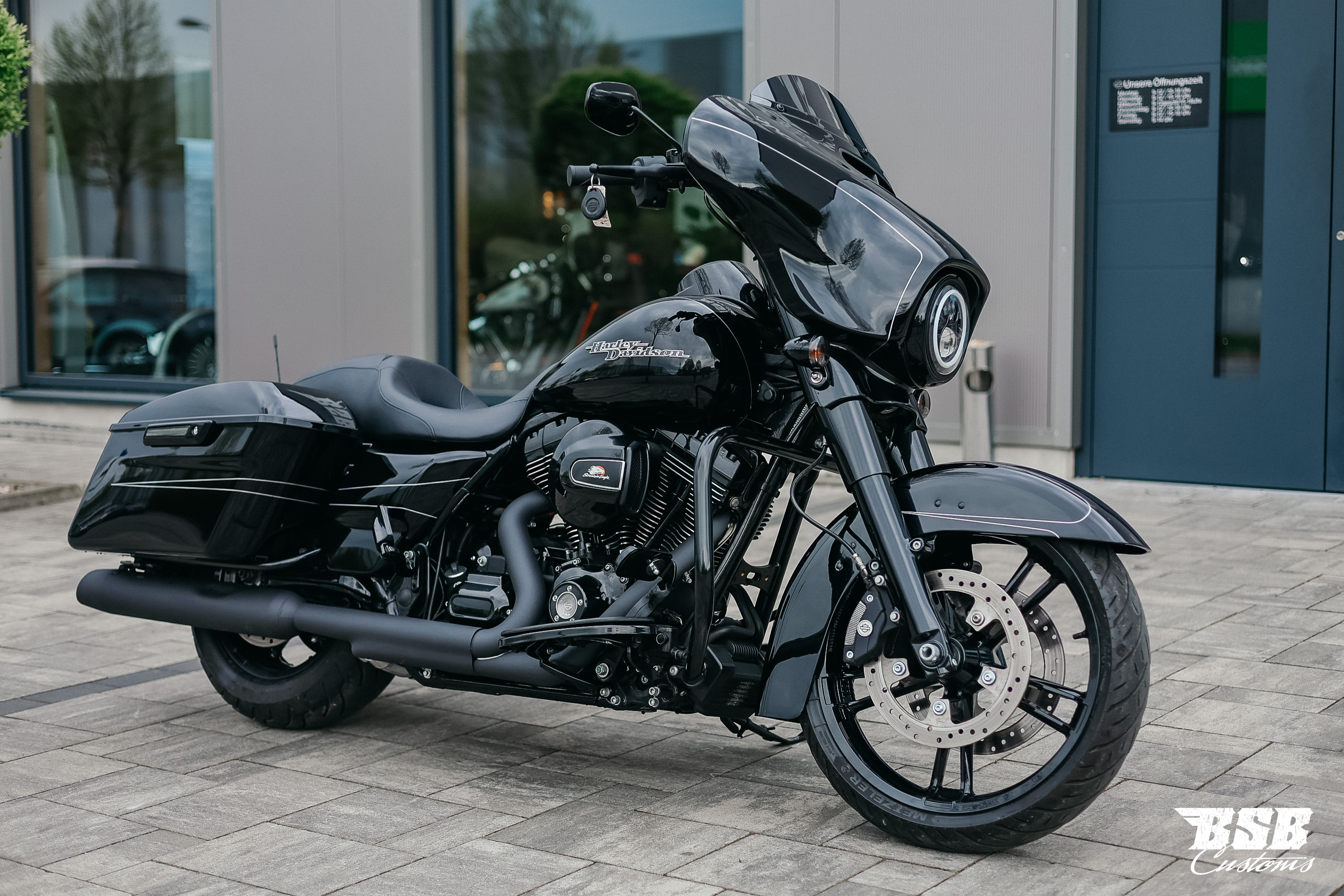 2016 Harley Davidson FLHXS Street Glide Spezial - ABS -Top Zustand ... Finanzierung ab 5,99% möglich 