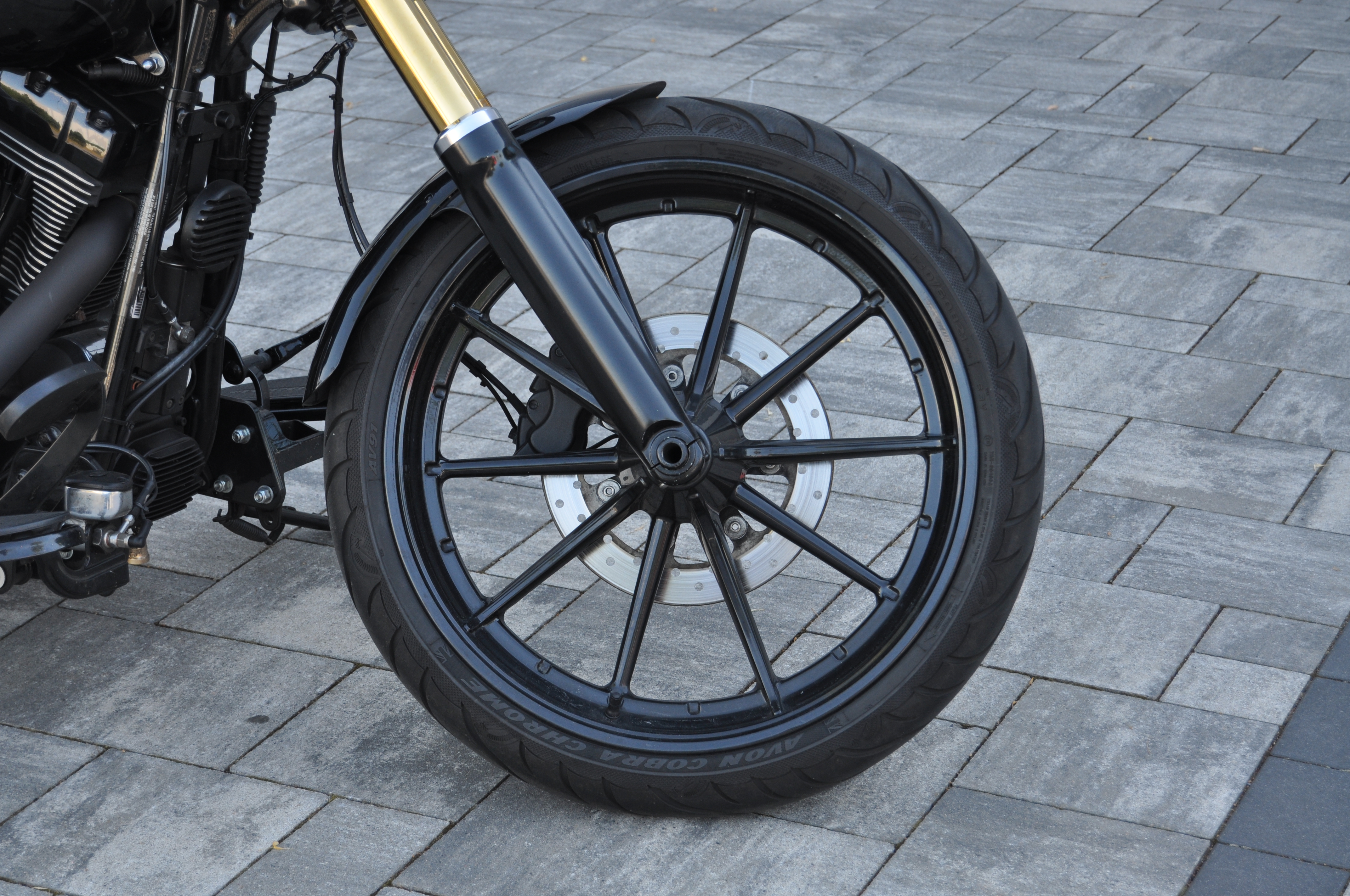 2014 Harley Davidson FXSB BREAKOUT schöner Umbau mit MCJ Anlage und kurzem Fender 