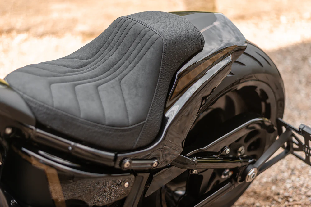 „Avenger Basic Seat“ – Passend für Killer Custom „Avenger“ Heckfender (2018–2025) „Avenger Basic Seat“ – Passend für Killer Custom „Avenger“ Heckfender (2018–2025)
