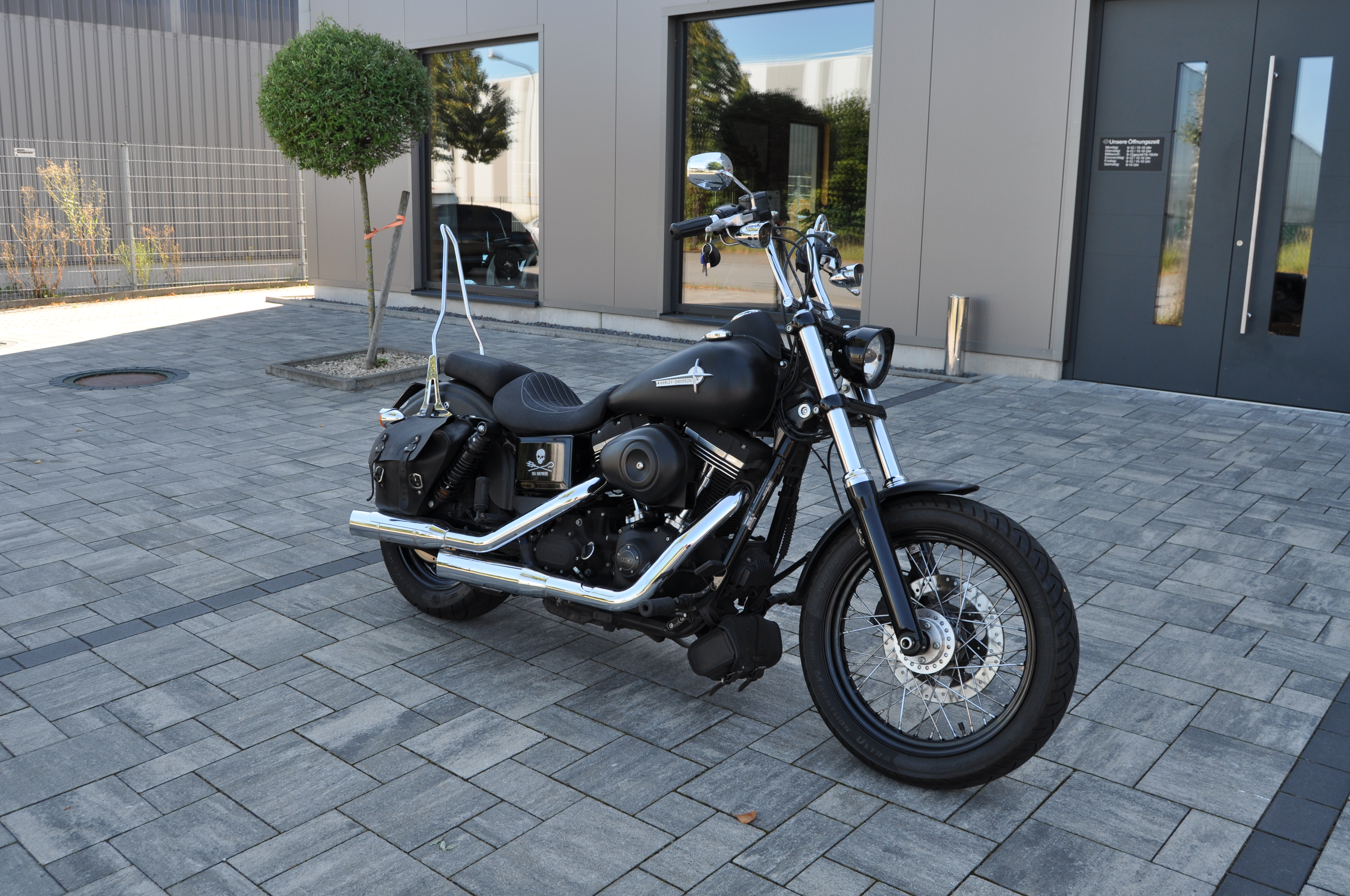 2016 Harley Davidson FXDB Street Bob - 5HD1 - 1 Hand  (ab 300 EUR finanzieren*) 