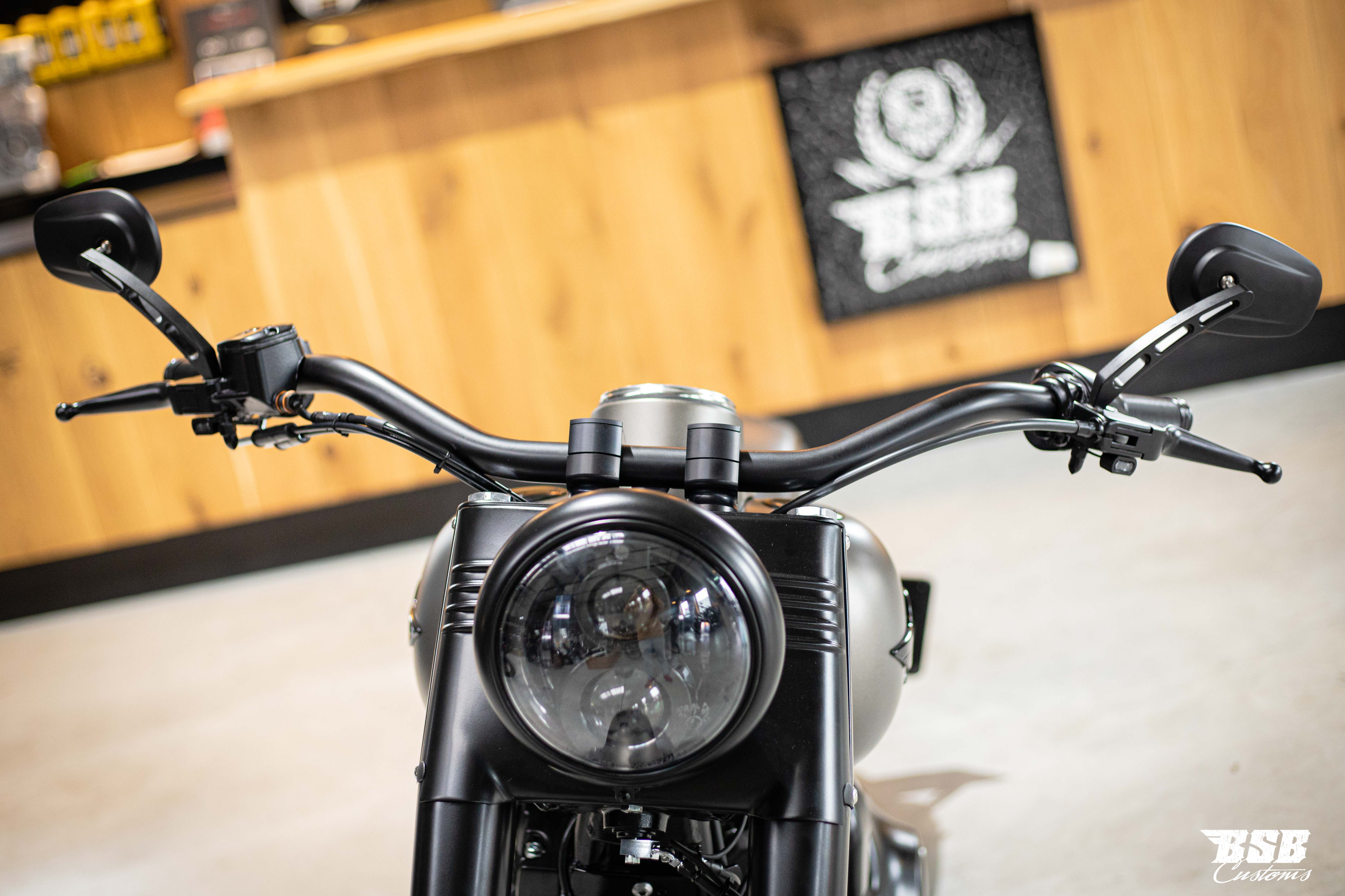 LED Scheinwerfer 7" schwarz mit Standlicht, CE-Zulassung für Harley Softail & Touring Modelle