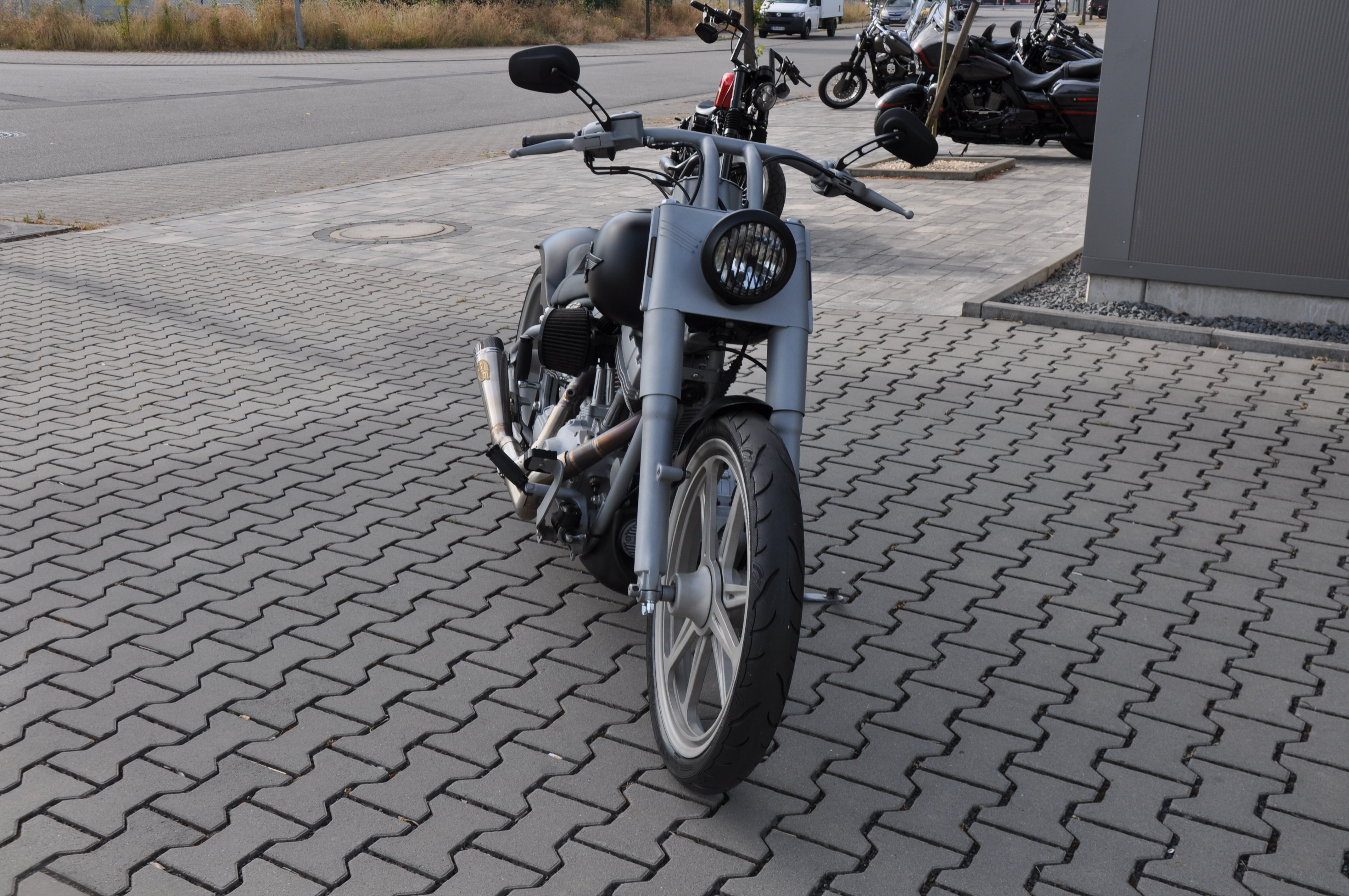 DSC_0410ezdOFrTR22KFt 2006 FXSTC Softail Custom 240 Heckumbau, spinning wheels, RSD Anlage und vieles mehr