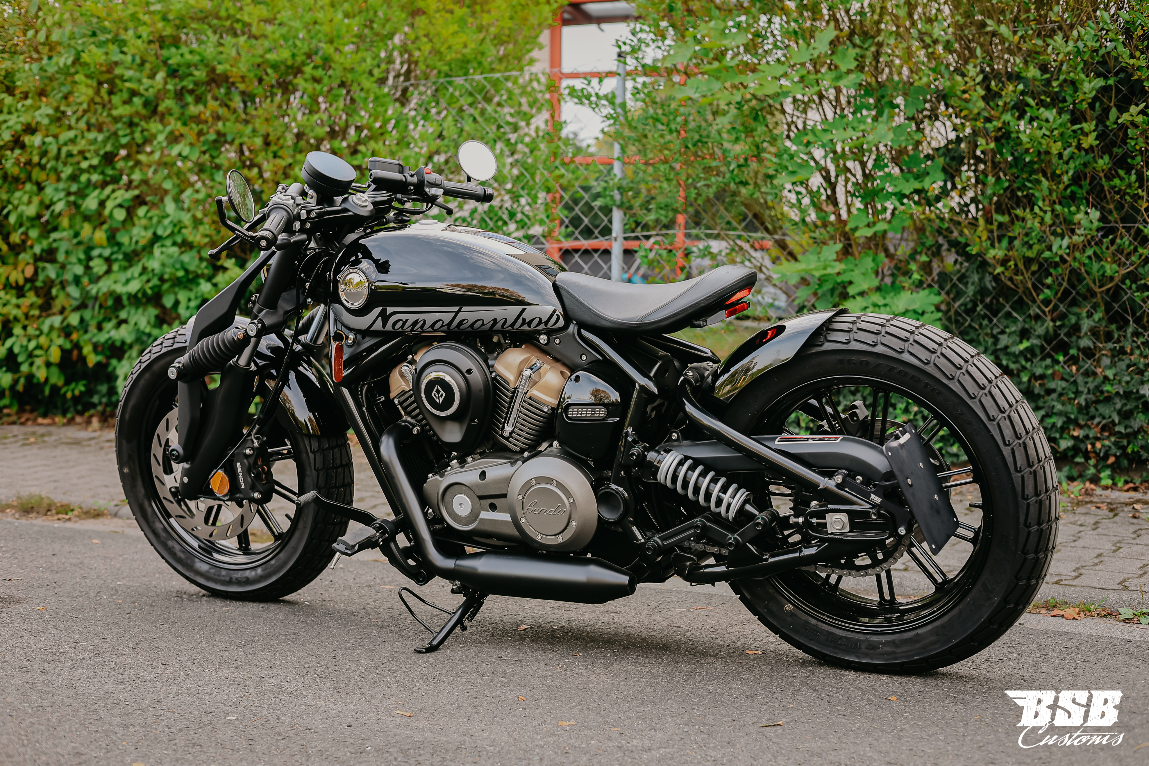 Seitlicher Kennzeichenhalter für BENDA Napoleon Bob 125 & 250 BSB Customs 