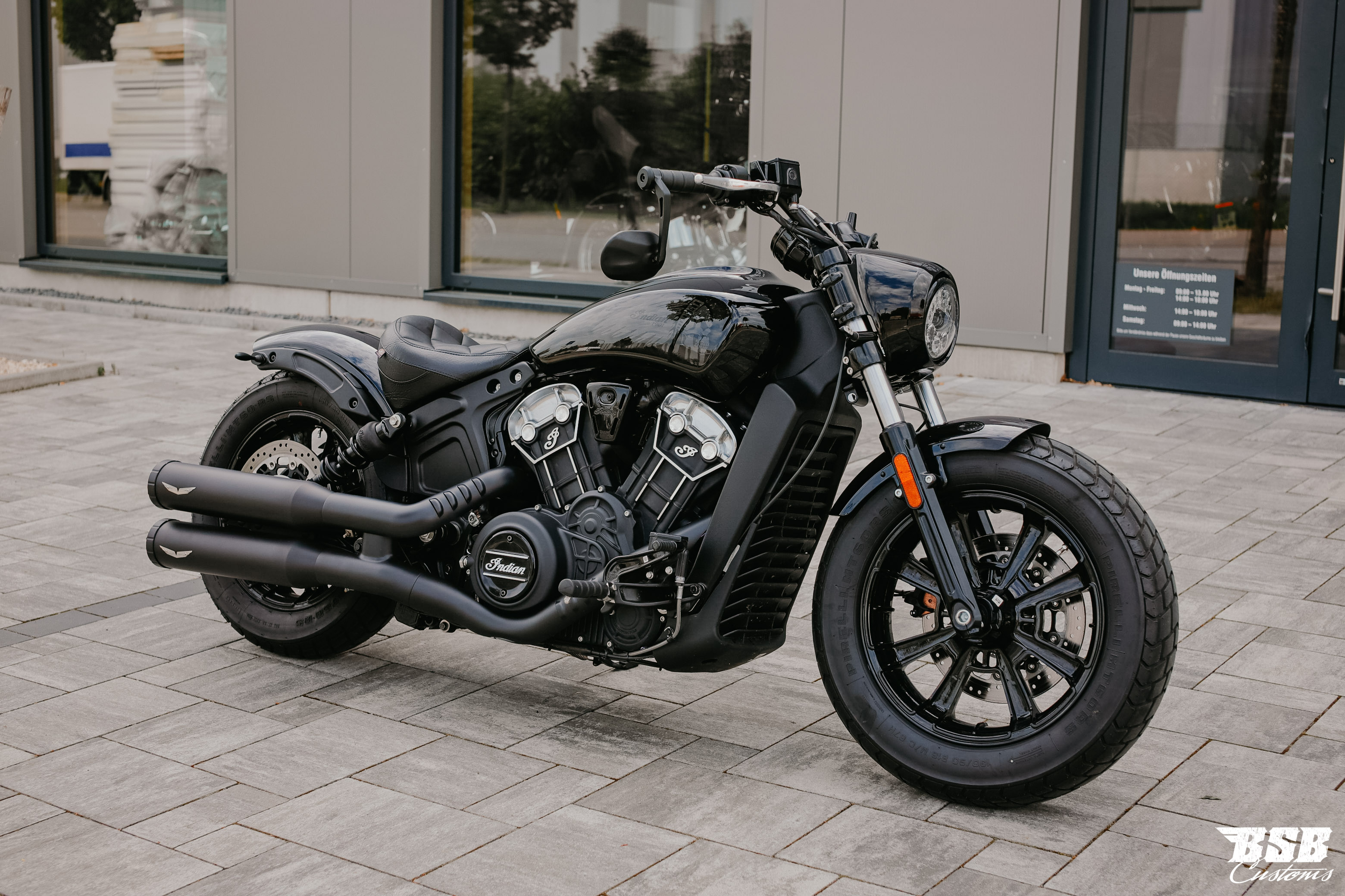 LED 5,75 schwarz für INDIAN SCOUT BOBBER mit Standlicht, E-Zulassung 