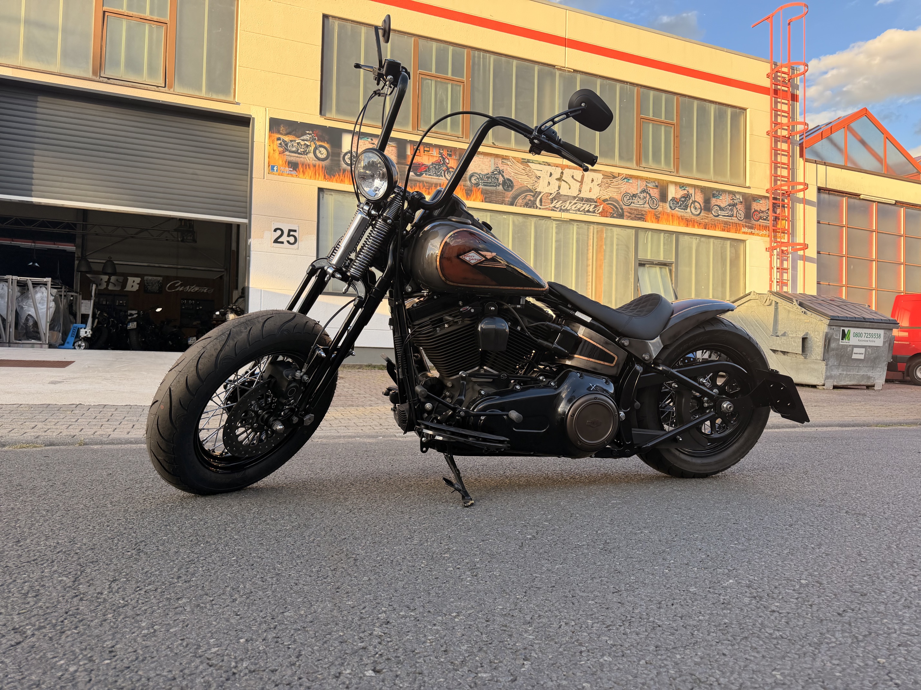 Harley-Davidson FLSB Cross Bones – letztes Baujahr | 5HD1 | 1. Hand | nur 2.500 km | exklusiver Custom-Umbau