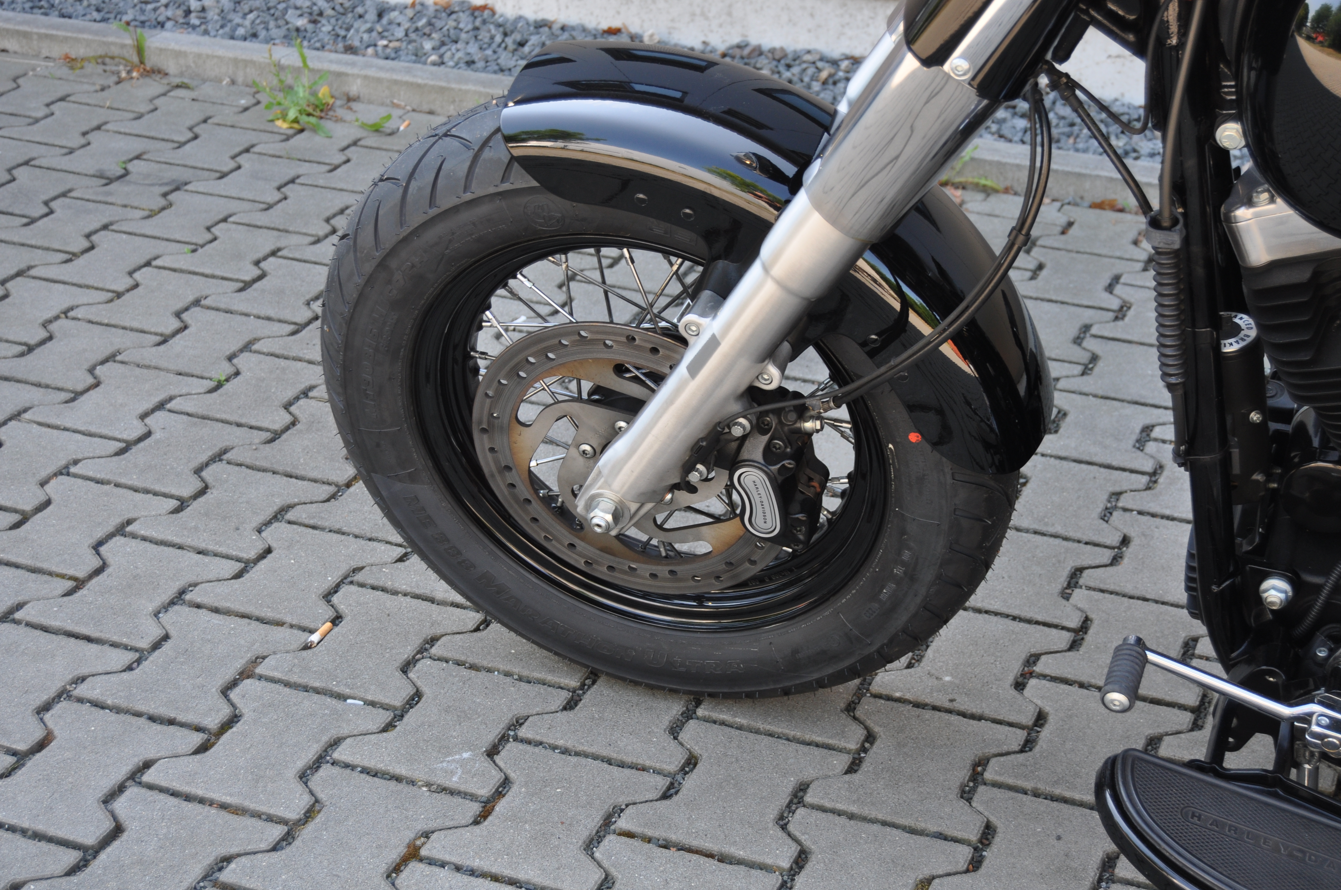 2012  Harley Davidson Softail SLIM  originaler Zustand mit nagelneuen Reifen und Service 