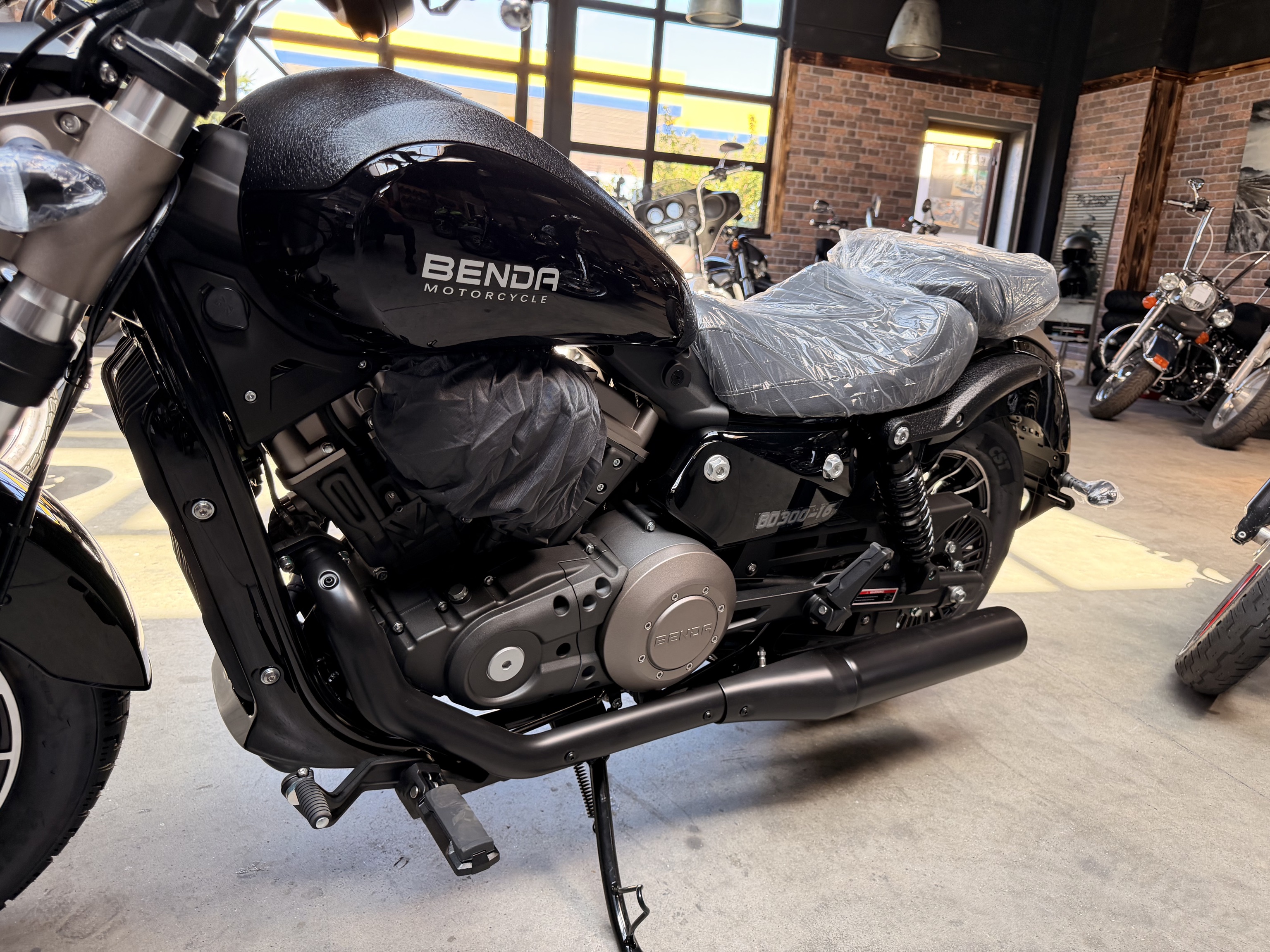 Benda ROCK 300 "BLACK" – ABS, LCD , Riemenantrieb,Wassergekühlt, 2 Zylinder-Doppelauspuff -  Sofort Verfügbar -  ab 4,-EUR / Tag finanzieren  