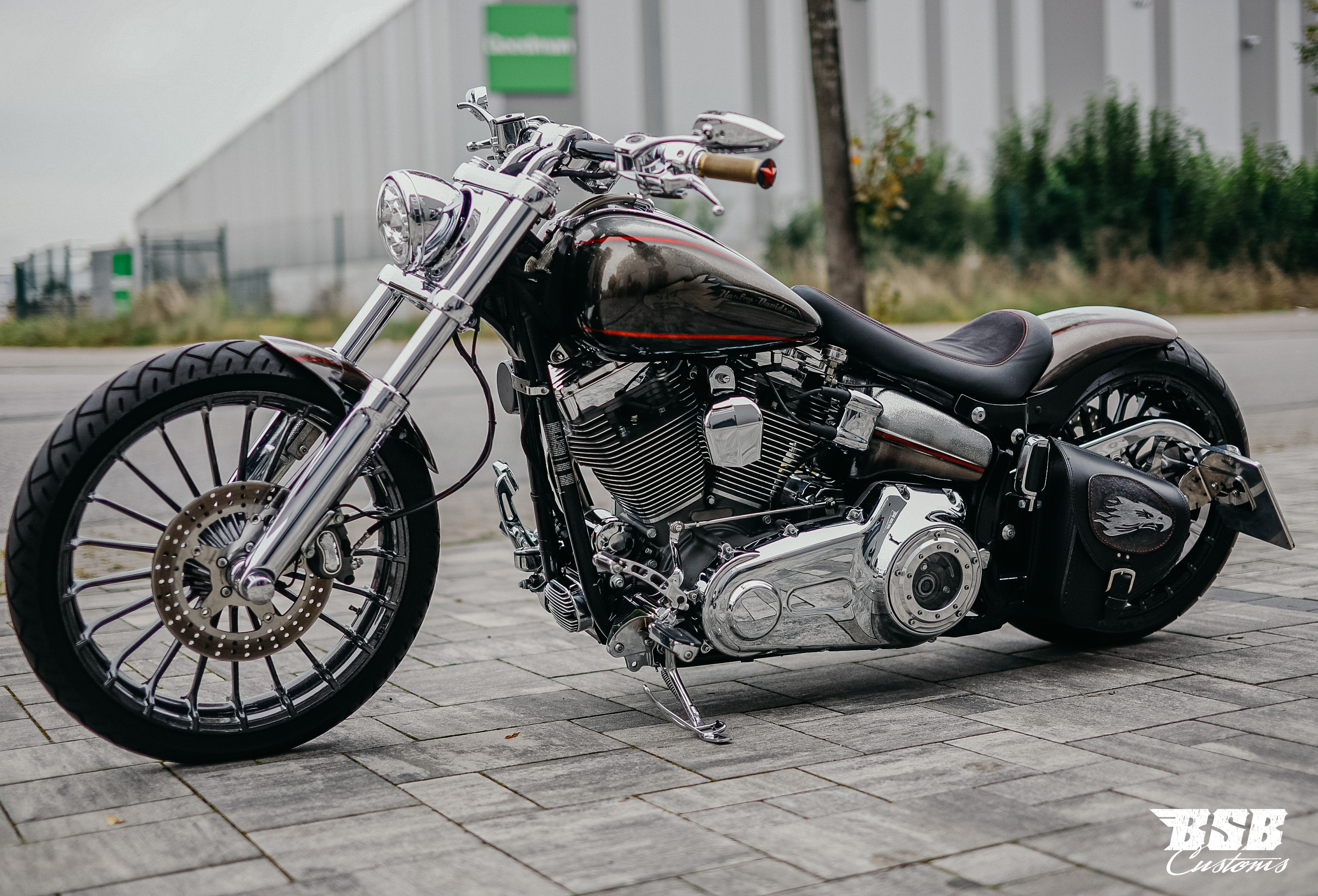 2014  Harley Davidson BREAKOUT CVO mit edlen Teilen / Leistungsteigerung / Luftfahrwerk ab 400,- finanzieren