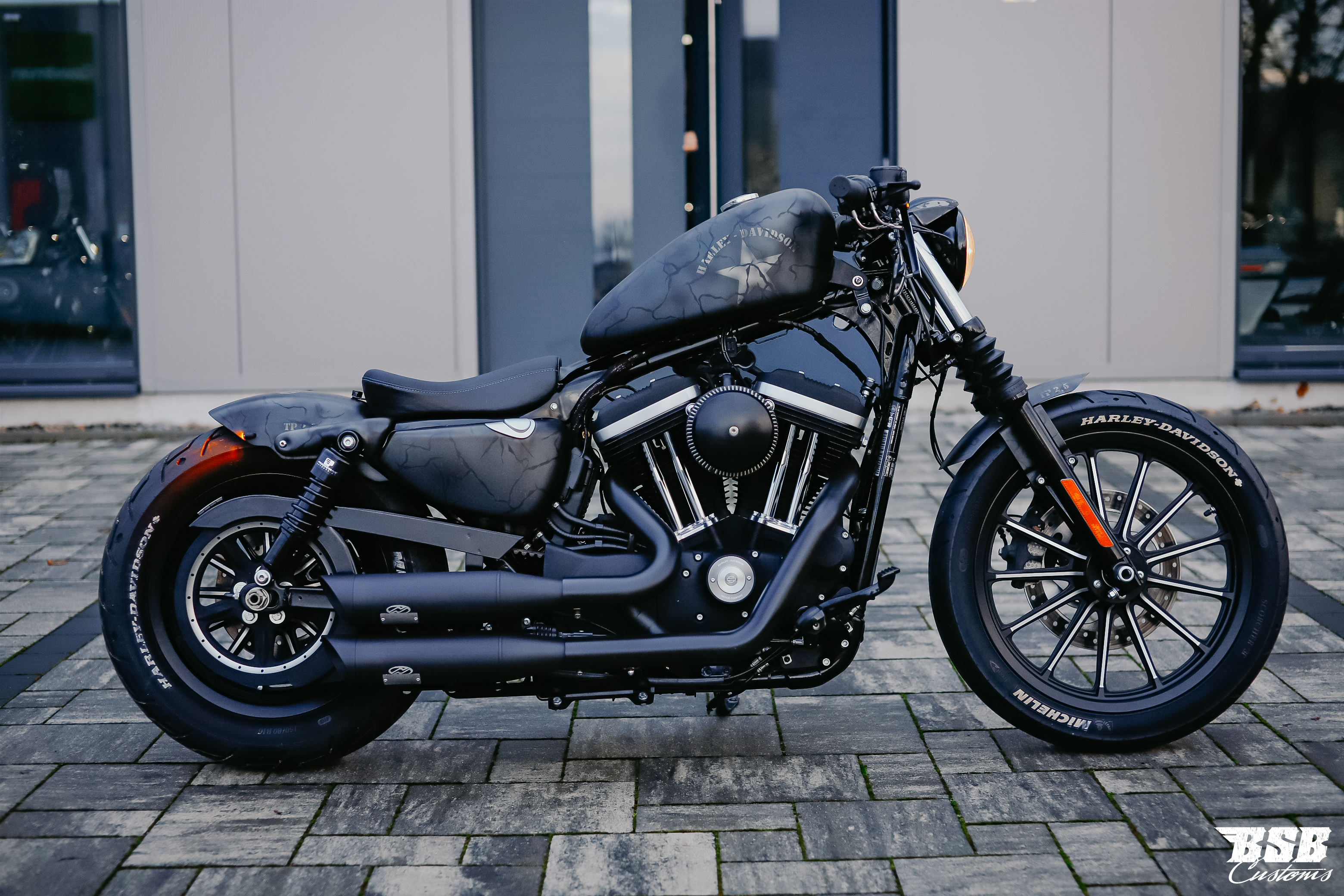 kurzer Fender rear GFK für Harley-Davidson XL 883 / 12000 Sportster Forty Eight ab 2004 -2020 bis 180er Reifen !!! kurzer Fender rear GFK für Harley-Davidson XL 883 / 12000 Sportster Forty Eight ab 2004 -2020 bis 180er Reifen !!!